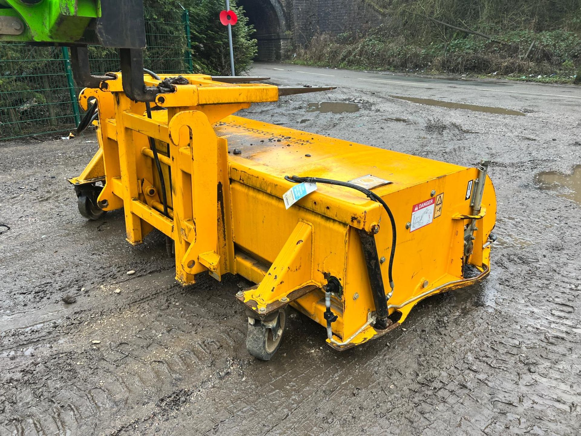 JCB SC240 2.4 Metre Hydrualic Sweeper Bucker *PLUS VAT* - Image 2 of 8