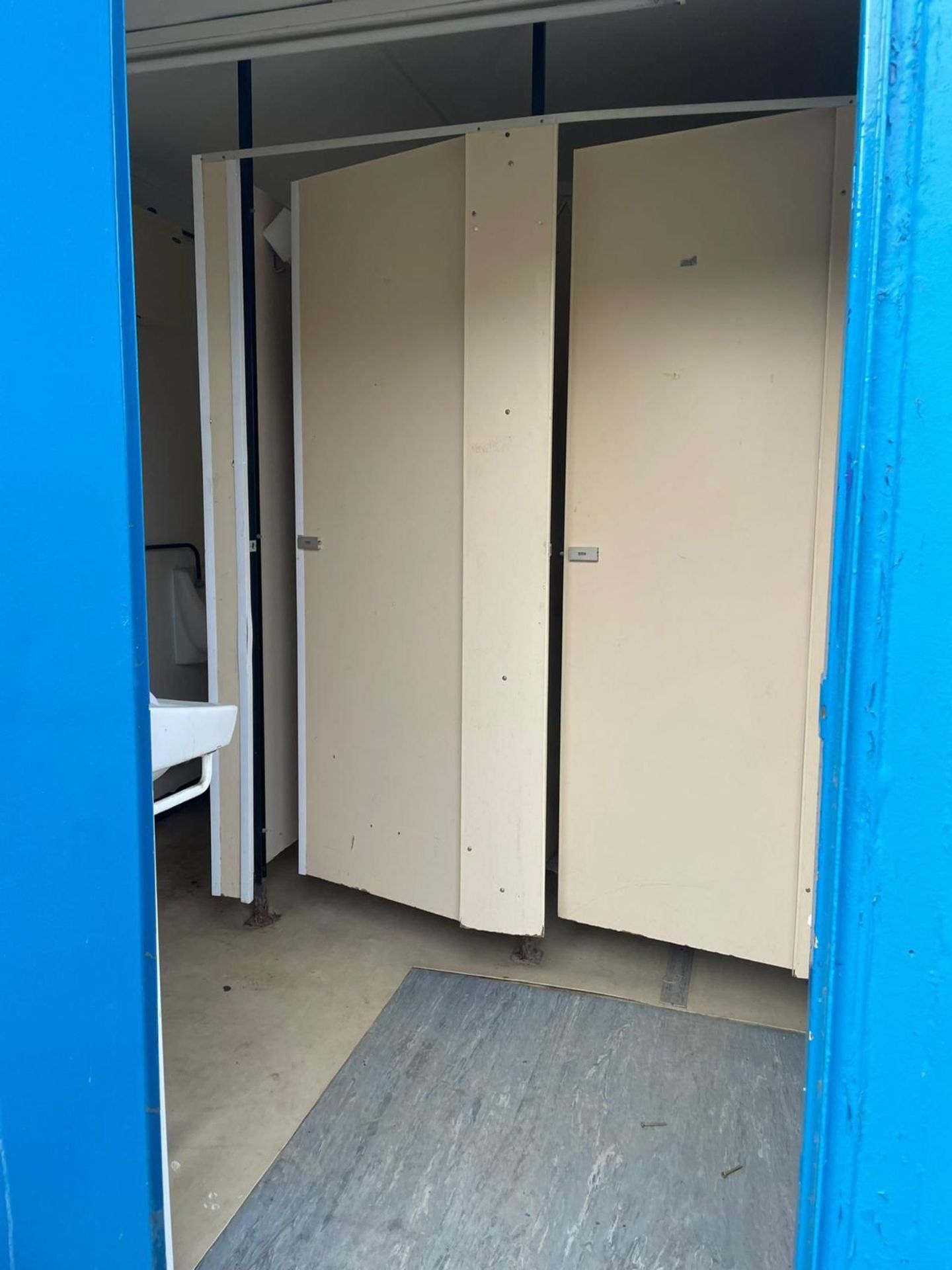 CONTAINER TOILET BLOCK WITH PRIVATE TOILET ON THE SIDE! *PLUS VAT* - Image 10 of 11