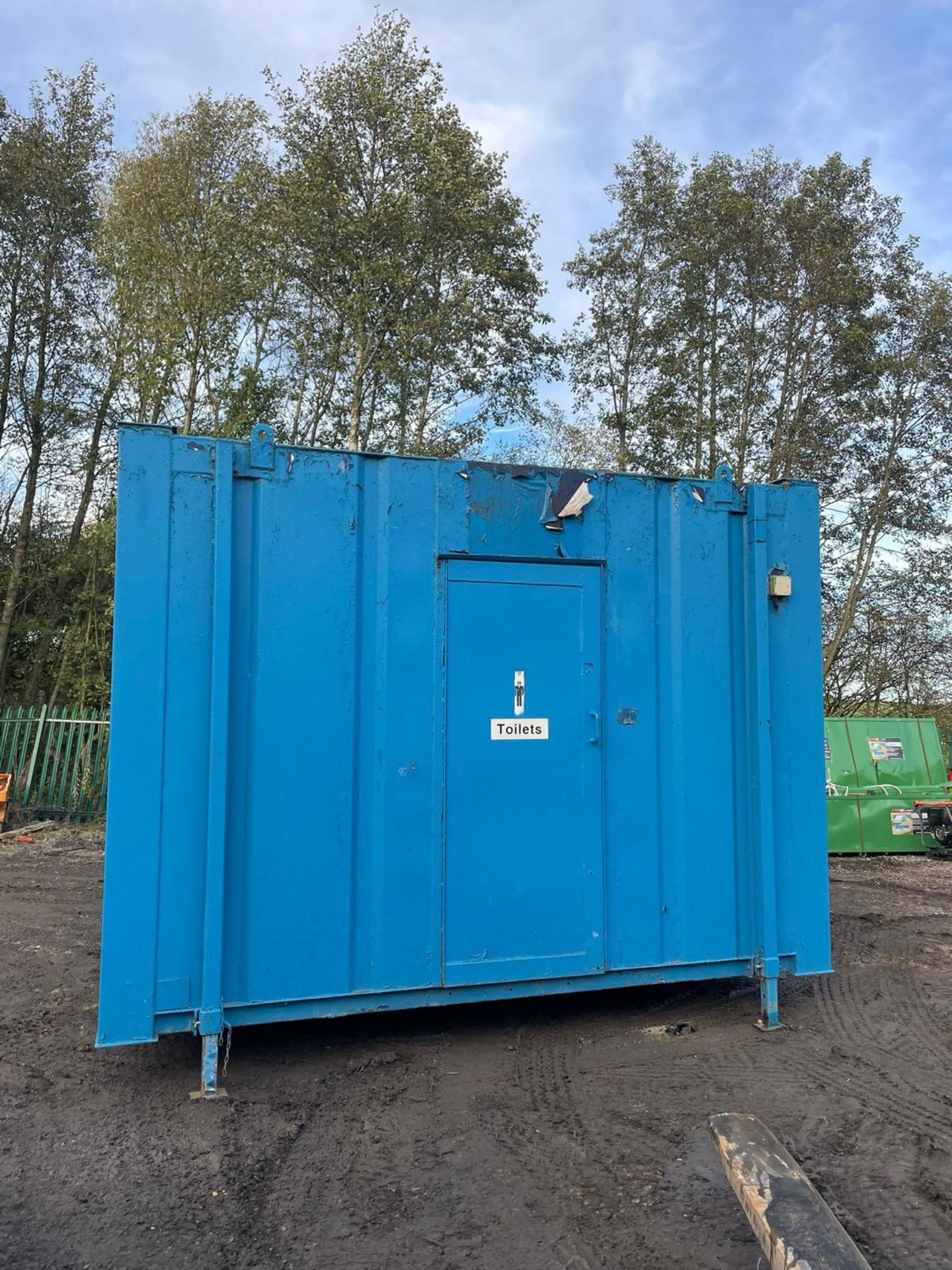 CONTAINER TOILET BLOCK WITH PRIVATE TOILET ON THE SIDE! *PLUS VAT* - Image 2 of 11