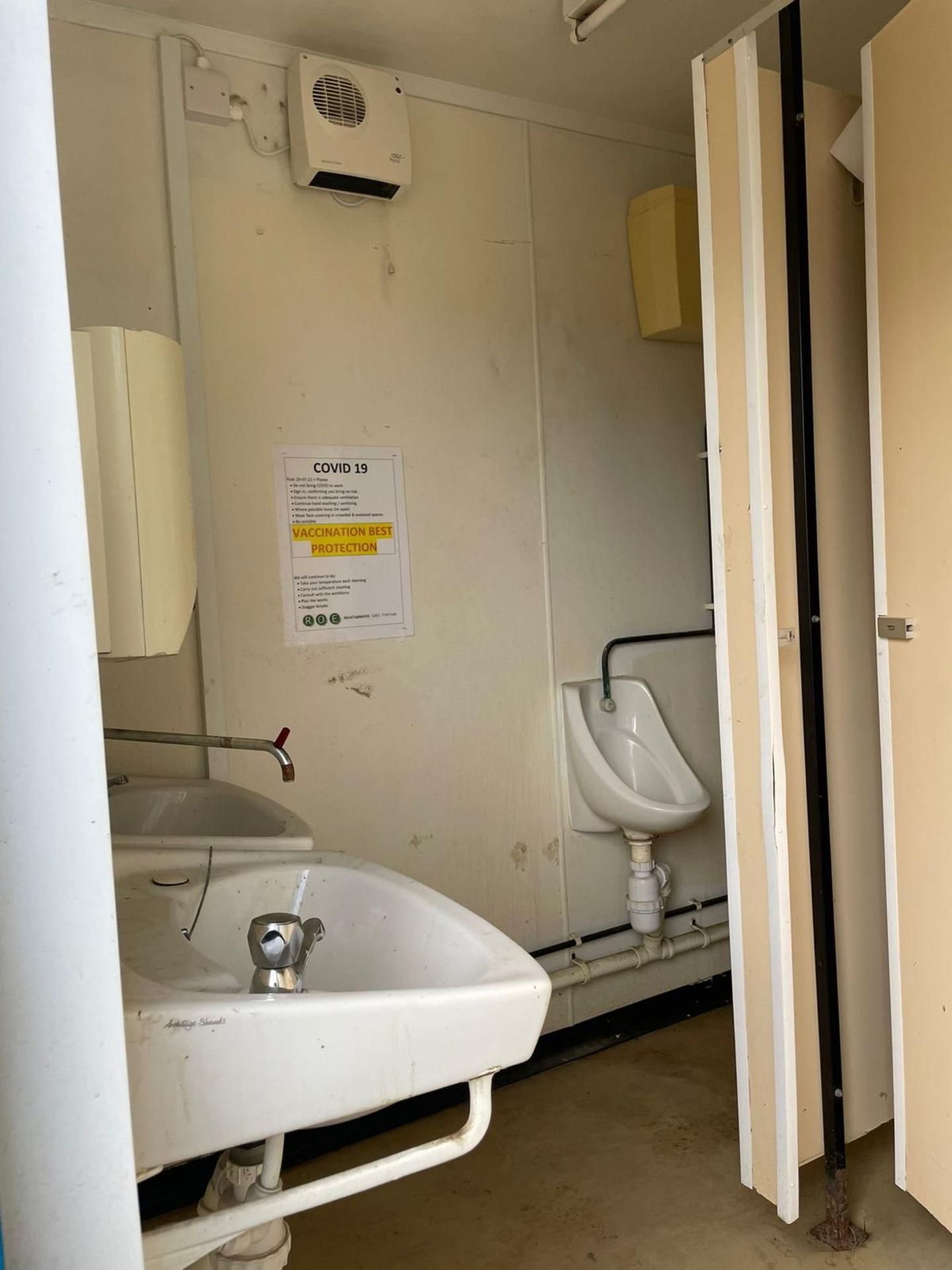 CONTAINER TOILET BLOCK WITH PRIVATE TOILET ON THE SIDE! *PLUS VAT* - Image 9 of 11