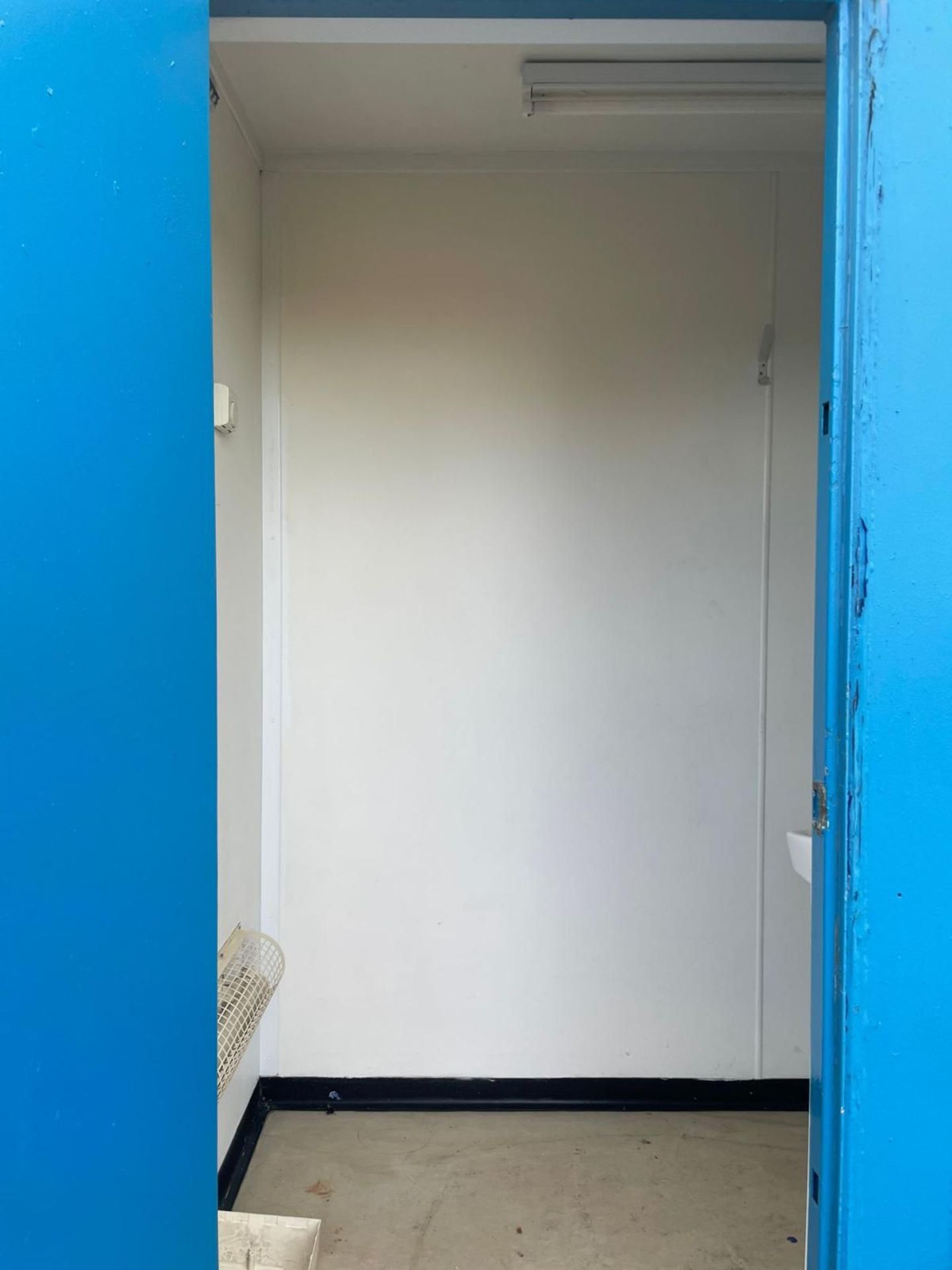 CONTAINER TOILET BLOCK WITH PRIVATE TOILET ON THE SIDE! *PLUS VAT* - Image 8 of 11