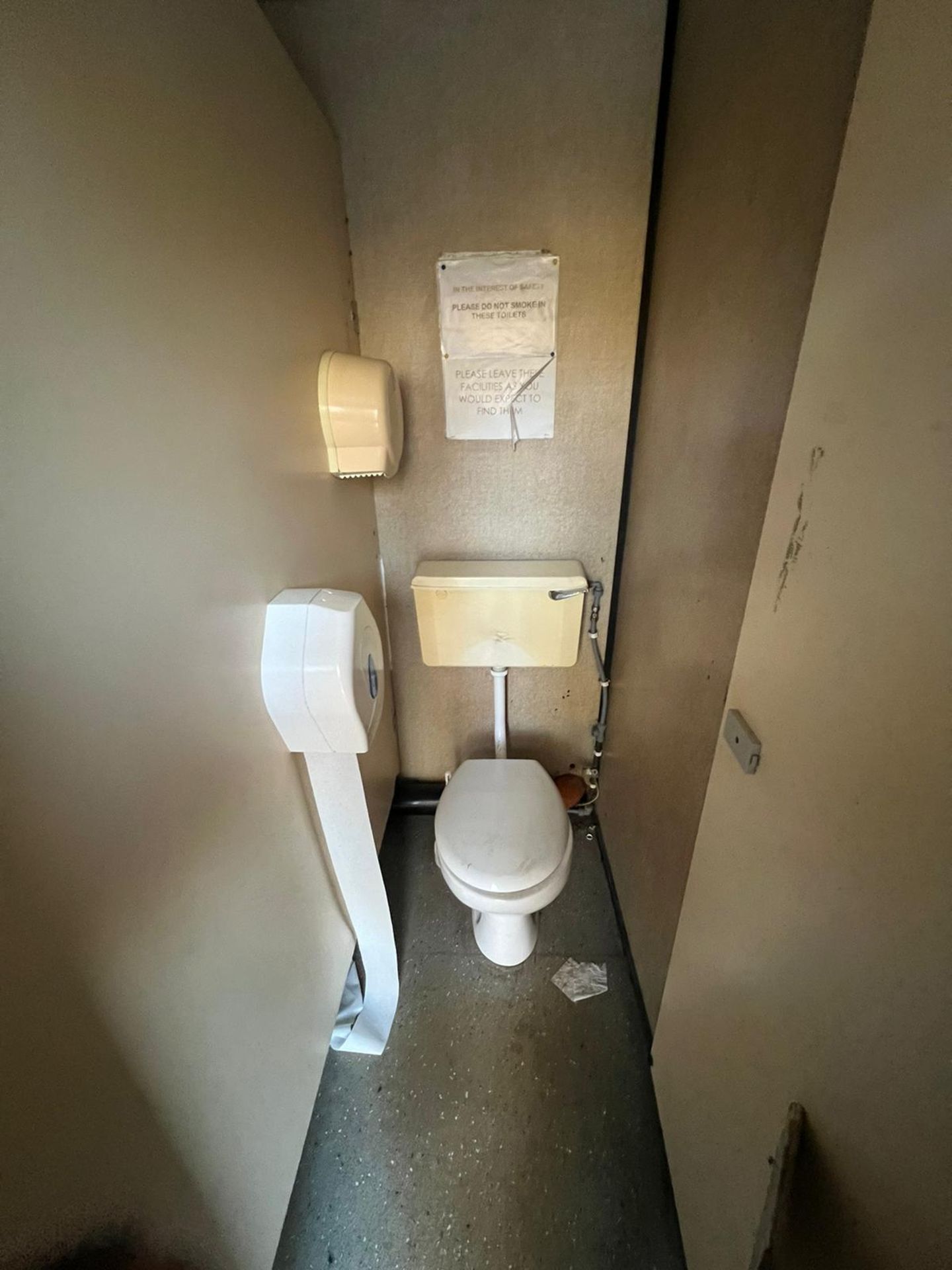 10ft by 8ft TOILET CONTAINER *PLUS VAT* - Image 5 of 10