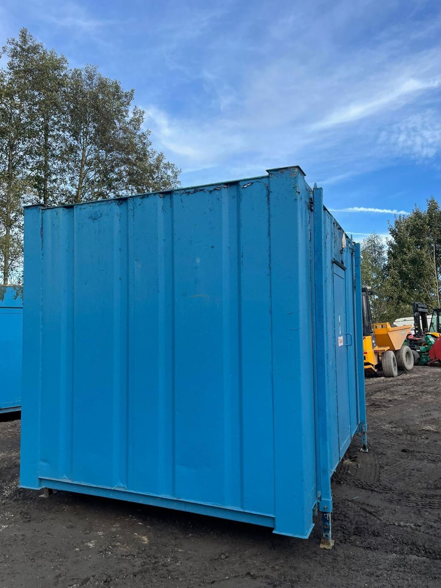 CONTAINER TOILET BLOCK WITH PRIVATE TOILET ON THE SIDE! *PLUS VAT* - Image 3 of 11