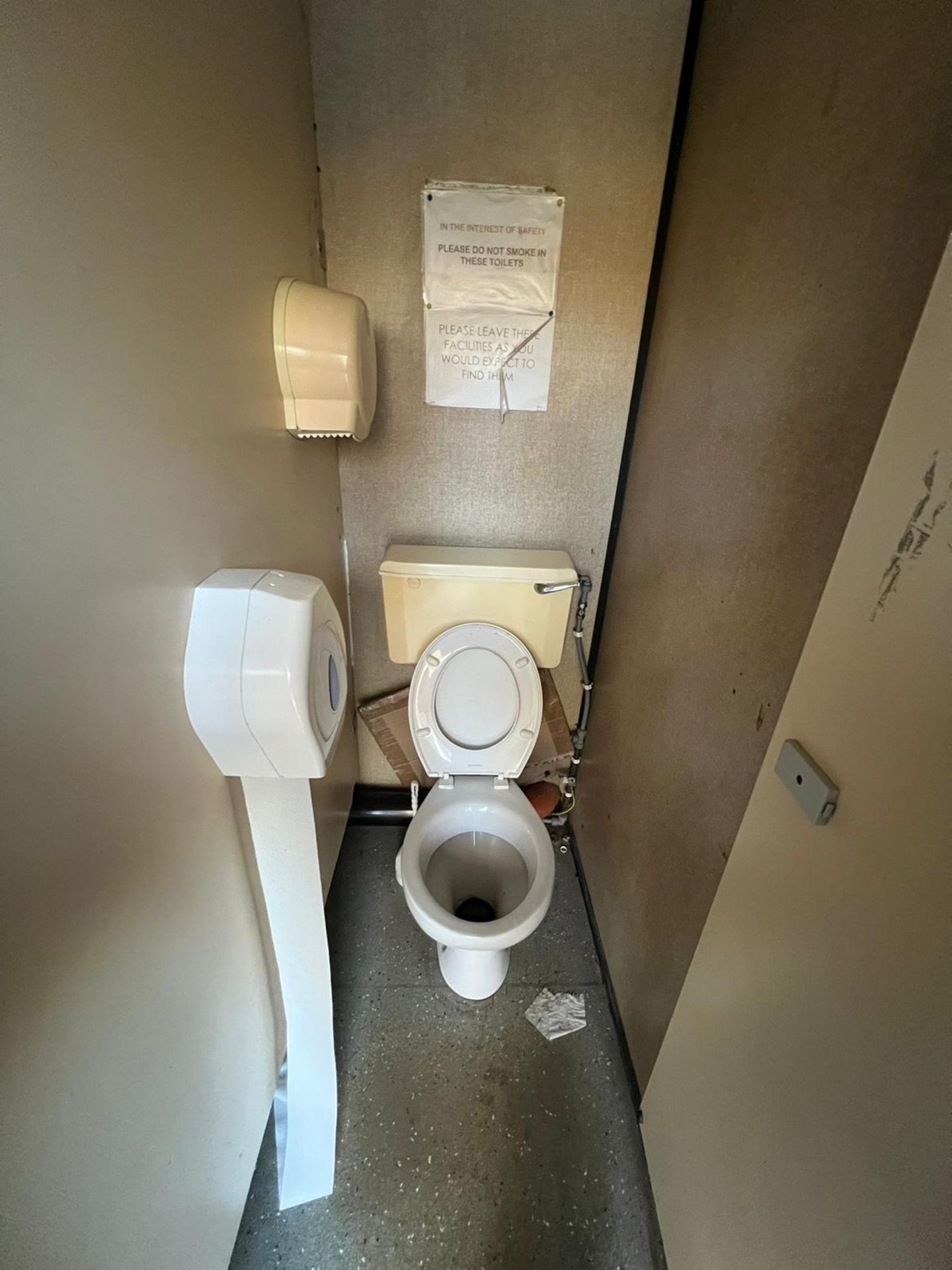 10ft by 8ft TOILET CONTAINER *PLUS VAT* - Image 6 of 10
