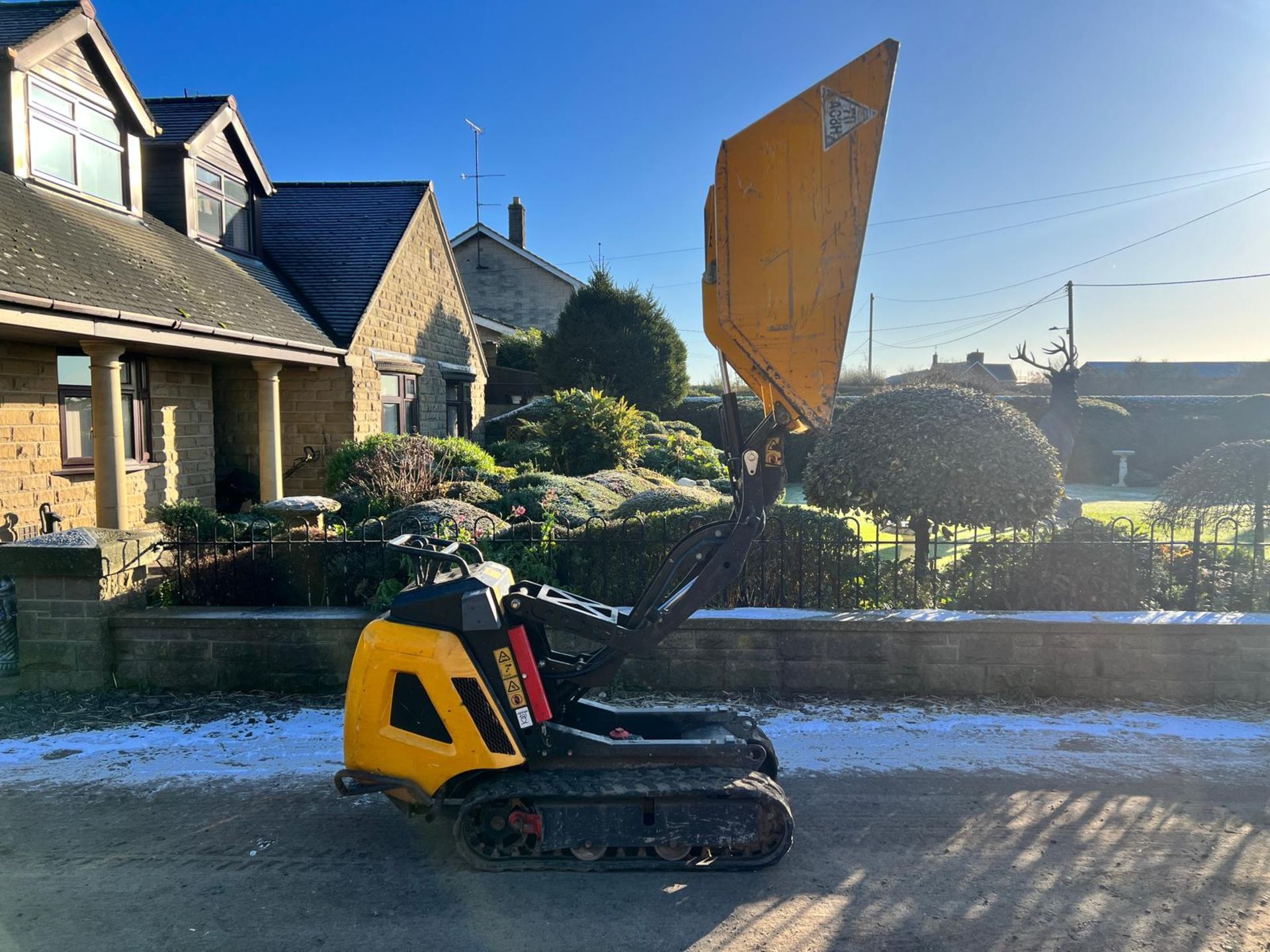 JCB HTD-5 Diesel High Tip Tracked Pedestrian Dumper *PLUS VAT* - Image 18 of 18