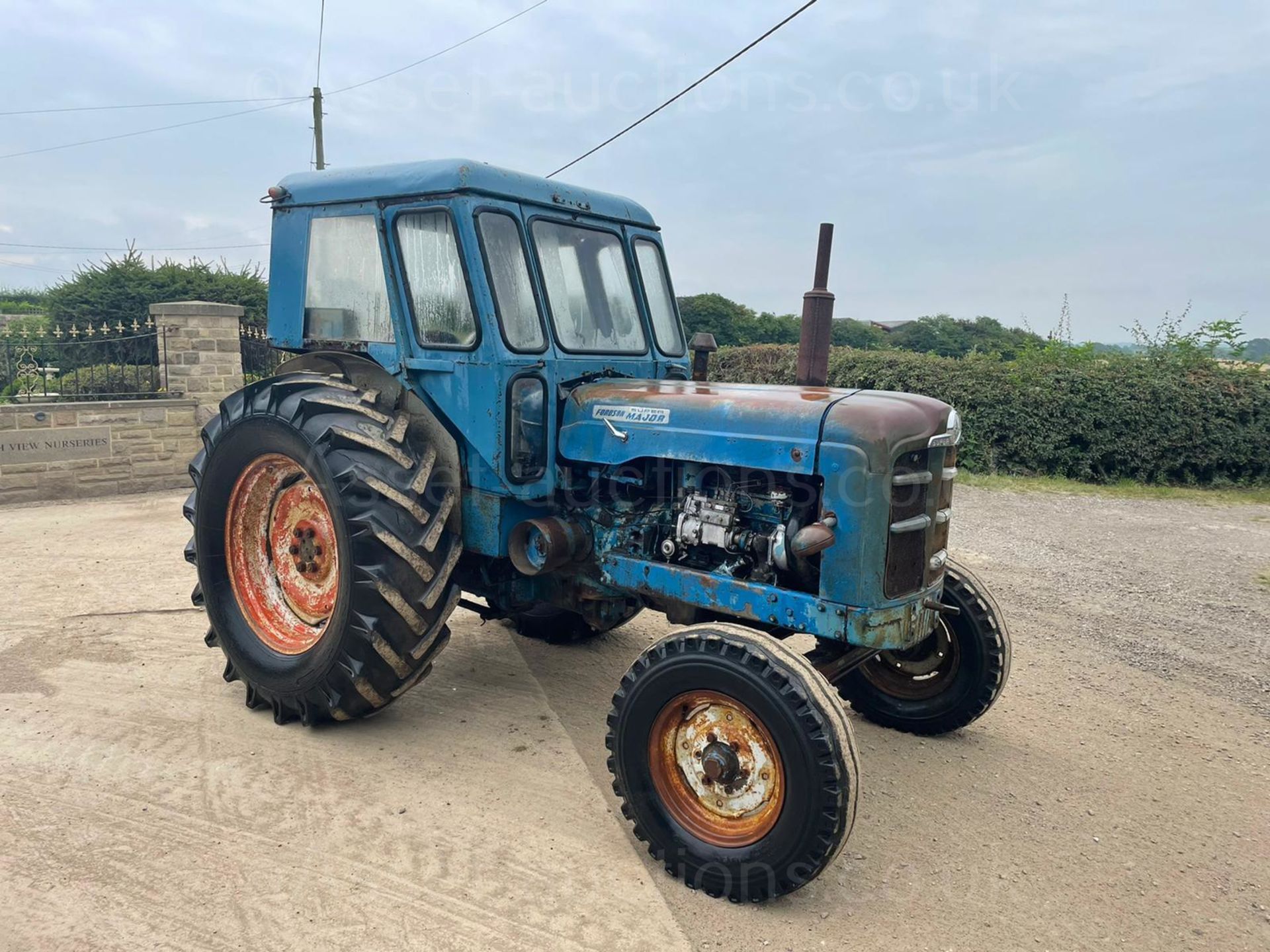 FORDSON SUPER MAJOR VINTAGE TRACTOR, RUNS AND DRIVES, SHOWING 694 HOURS *PLUS VAT*