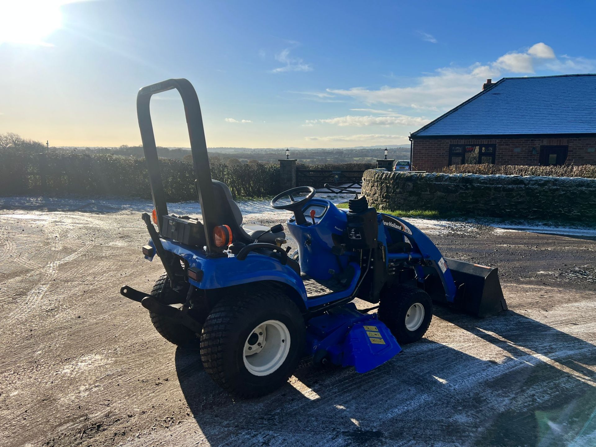 15 HRS FROM NEW ! New Holland Boomer TZ25DA 25HP 4WD Compact Tractor With 54” Underslung *PLUS VAT* - Image 5 of 24