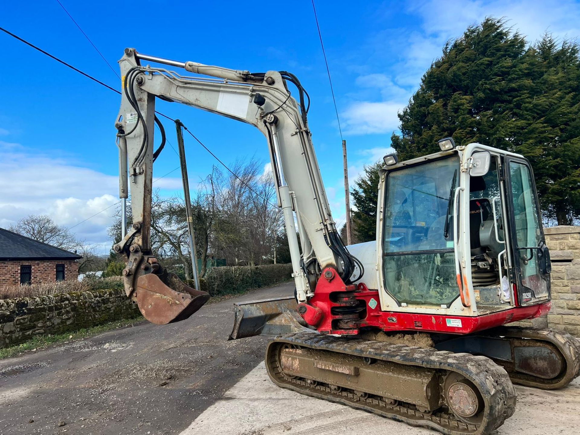 2015 TAKEUCHI TB290 8.5 TON EXCAVATOR, RUNS DRIVES AND DIGS, SHOWING A LOW 6010 HOURS *PLUS VAT* - Image 3 of 23