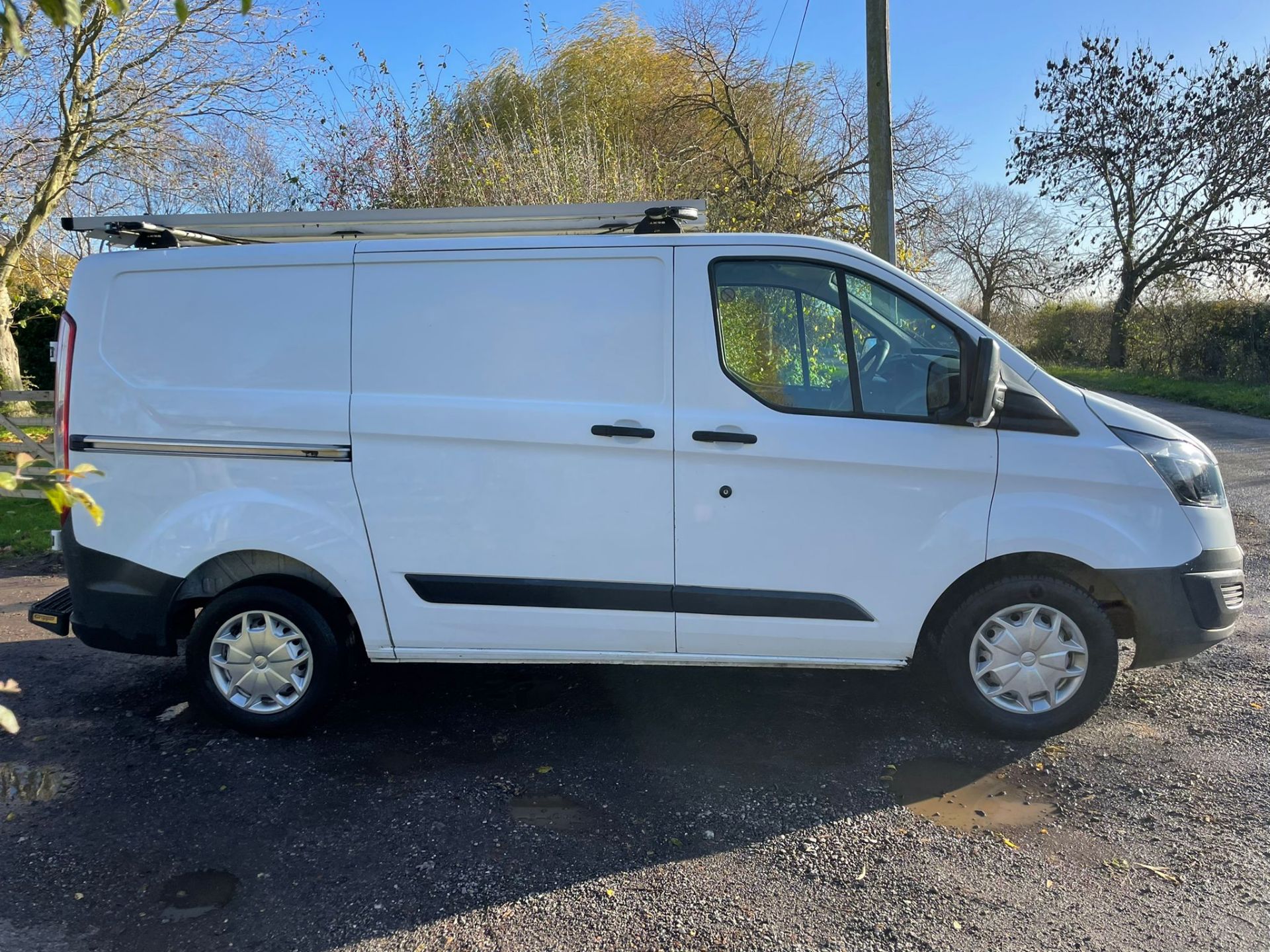 2017 FORD TRANSIT CUSTOM 310 WHITE PANEL VAN *PLUS VAT* - Image 4 of 15