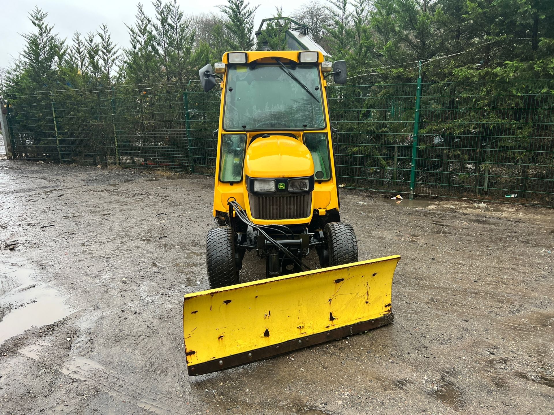 2010 John Deere 2320 HST 24HP 4WD Compact Tractor With Hydraulic Front Blade *PLUS VAT* - Image 2 of 21