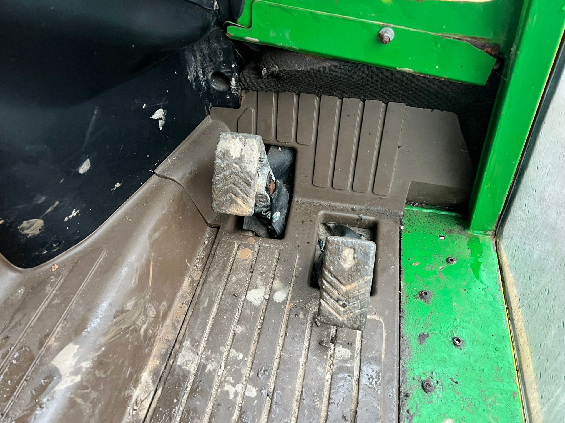 2010 John Deere 2320 HST 24HP 4WD Compact Tractor With Hydraulic Front Blade *PLUS VAT* - Image 13 of 21
