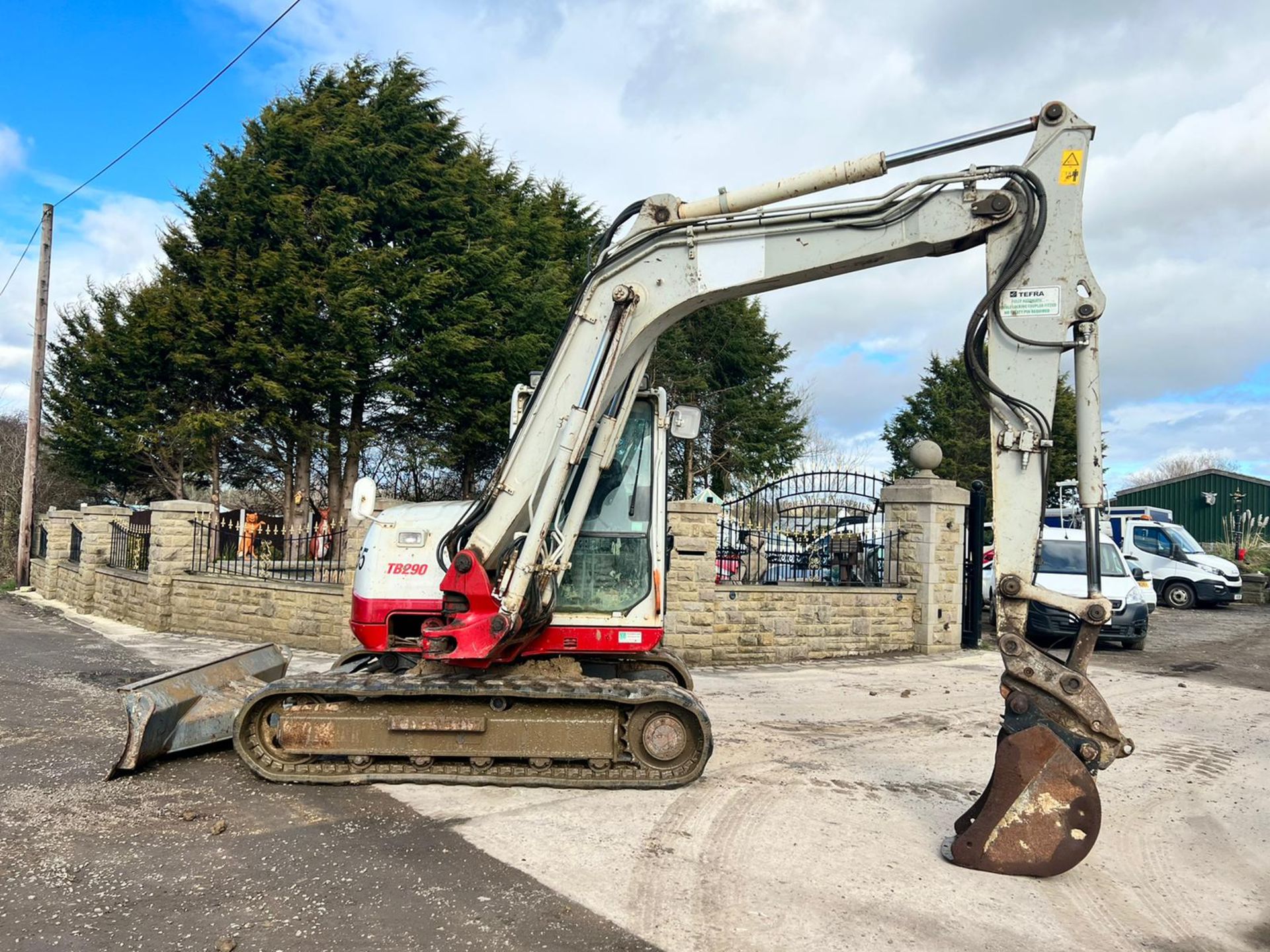 2015 TAKEUCHI TB290 8.5 TON EXCAVATOR, RUNS DRIVES AND DIGS, SHOWING A LOW 6010 HOURS *PLUS VAT* - Image 2 of 23