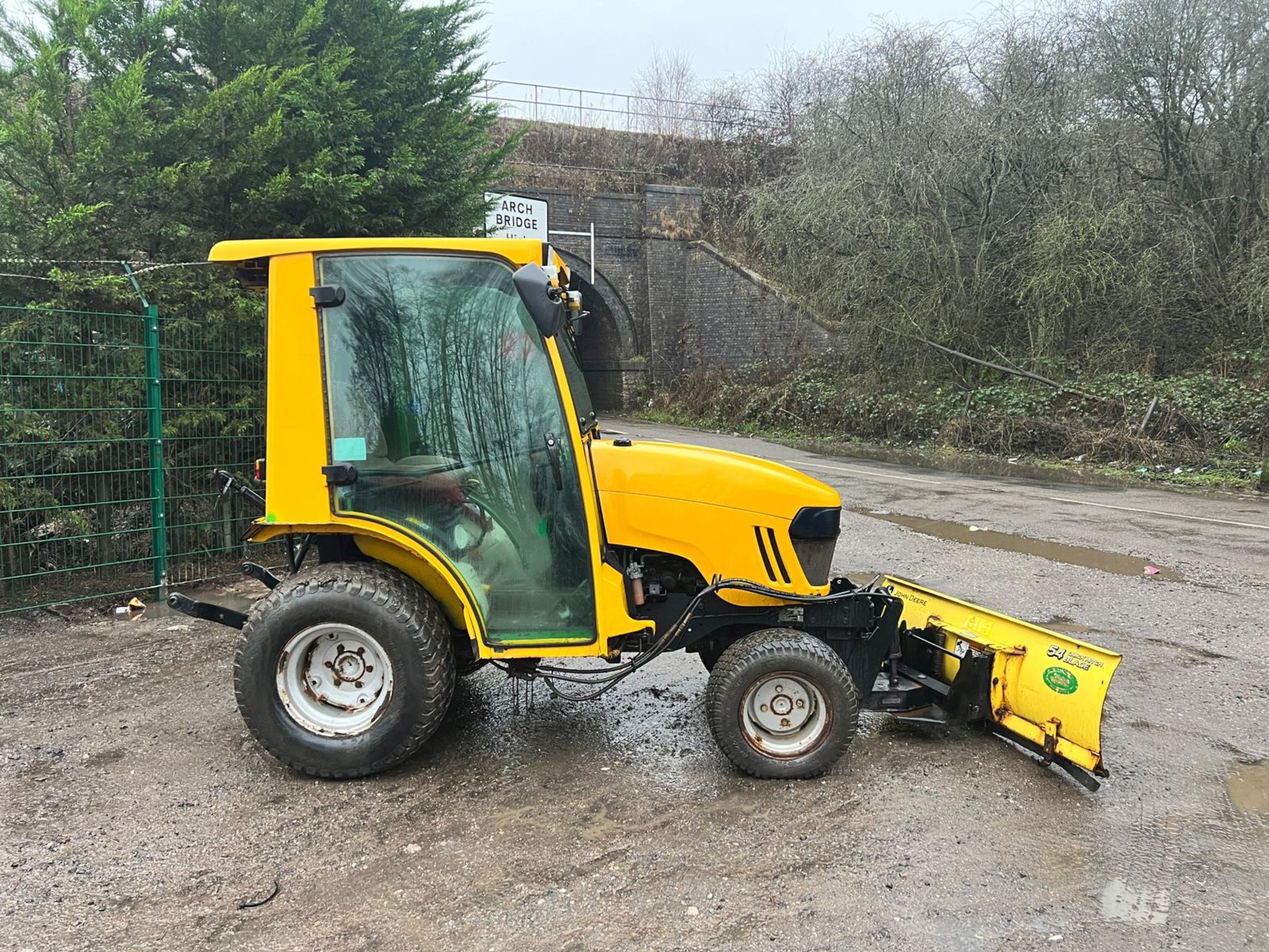 2010 John Deere 2320 HST 24HP 4WD Compact Tractor With Hydraulic Front Blade *PLUS VAT* - Image 6 of 21