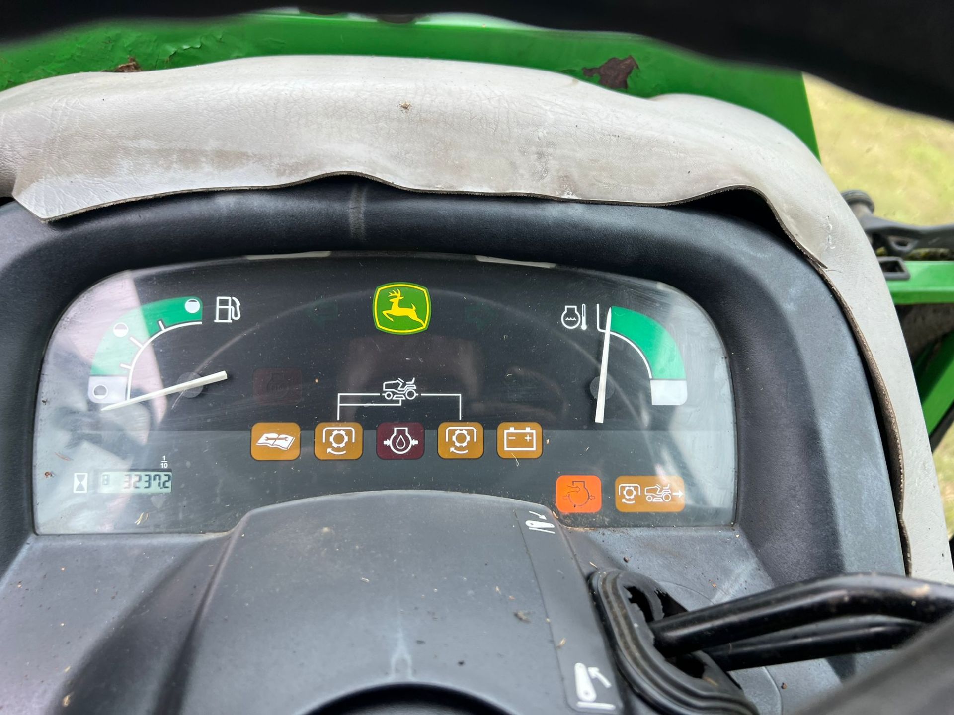 JOHN DEERE X595 DIESEL TRACTOR MOWER 4x4 *PLUS VAT* - Image 6 of 8