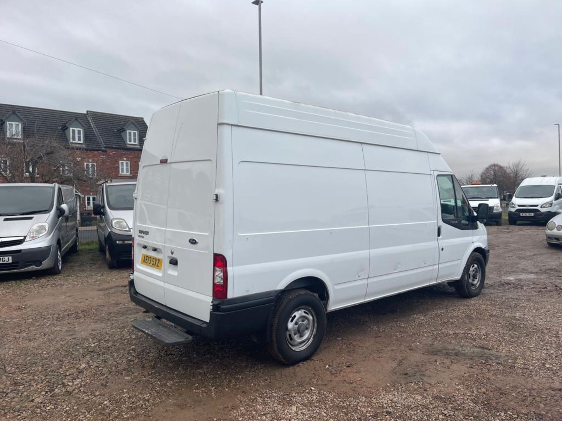 2013 FORD TRANSIT 100 T350 RWD WHITE PANEL VAN *NO VAT* - Image 5 of 18