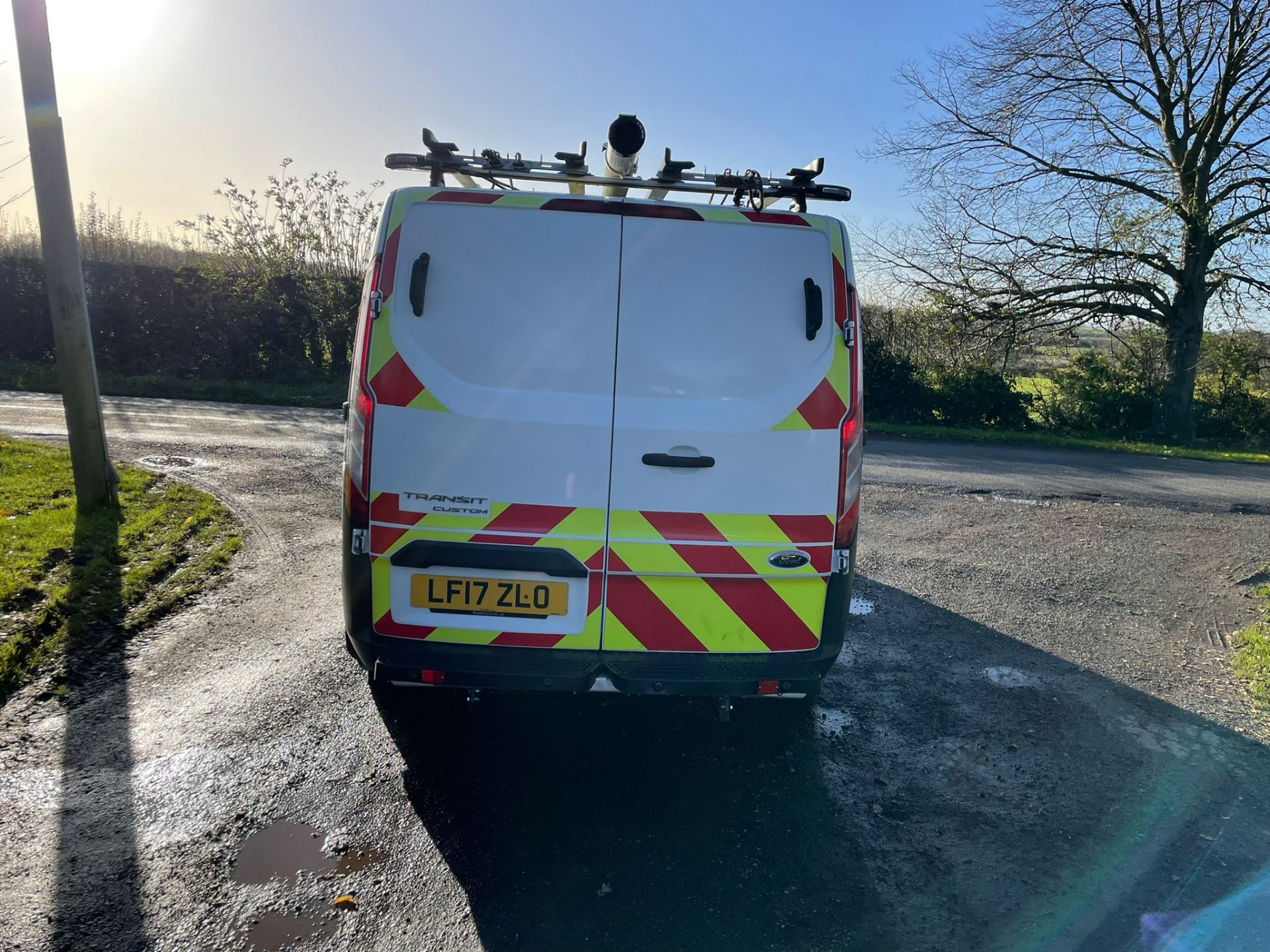 2017 FORD TRANSIT CUSTOM 310 WHITE PANEL VAN *PLUS VAT* - Image 7 of 15