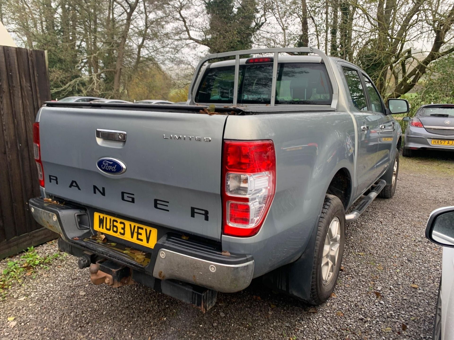 FORD RANGER 3.2 TDCI LIMITED DOUBLE CAB PICKUP - Image 4 of 11