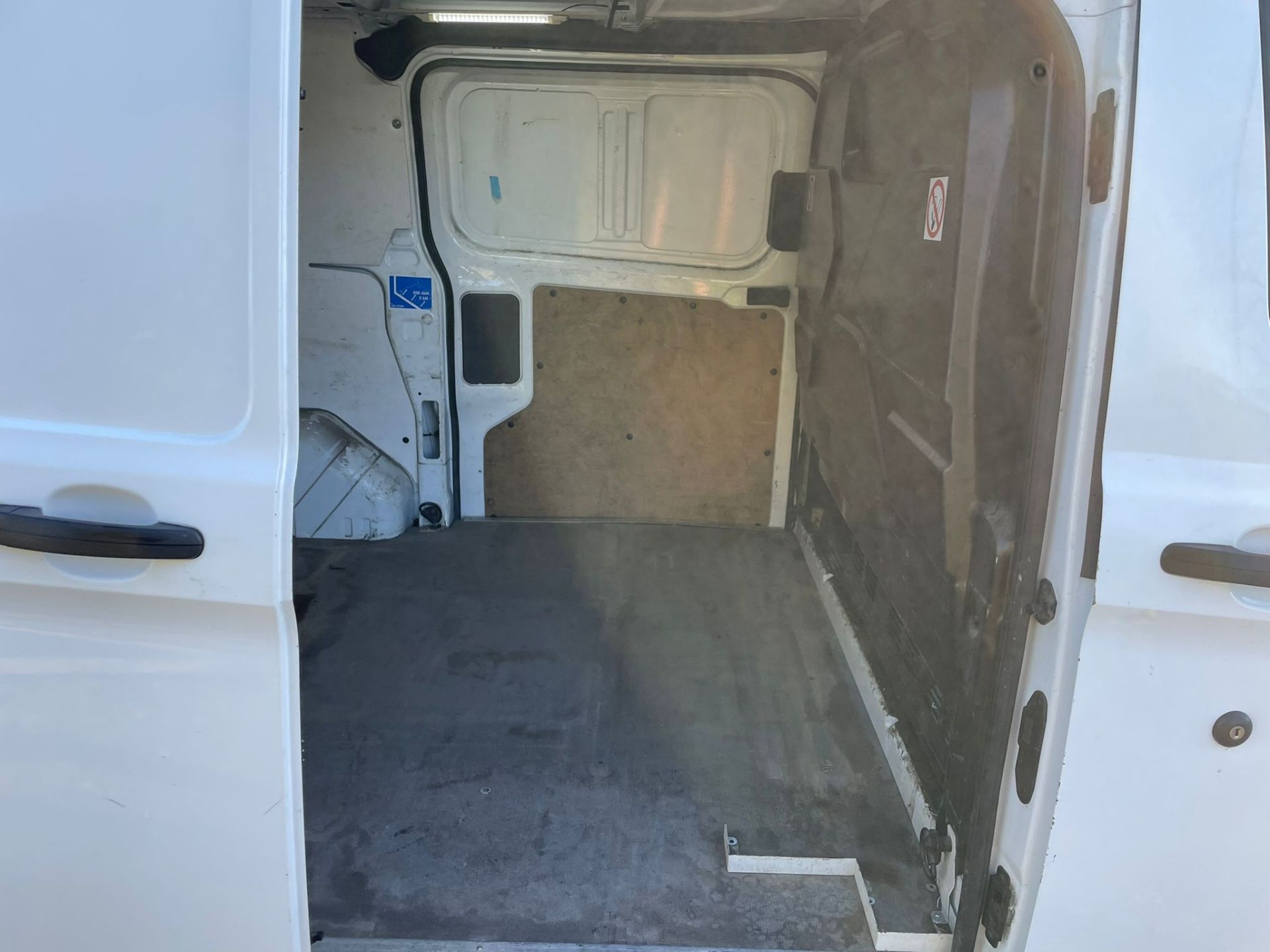 2017 FORD TRANSIT CUSTOM 310 WHITE PANEL VAN *PLUS VAT* - Image 14 of 15