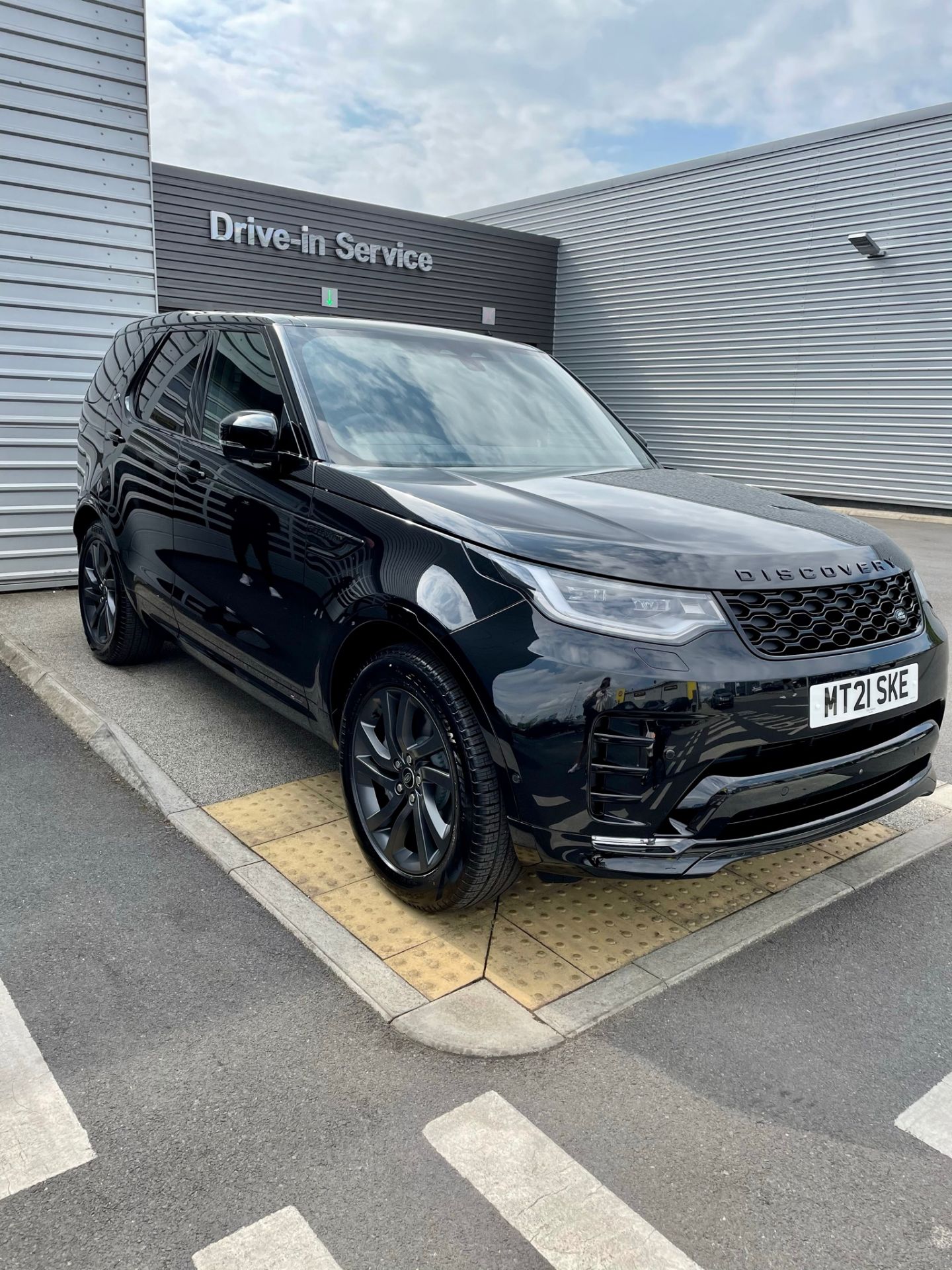 2021 Land Rover DISCOVERY R-DYNAMIC S D MHEV AUTO 15k miles MINT RARE OPPORTUNITY NO WAITING LIST!