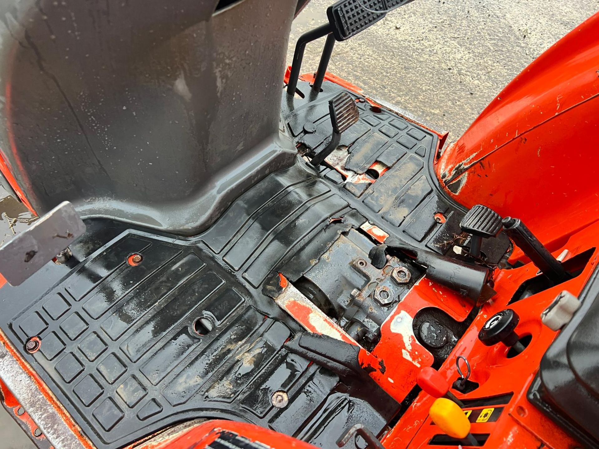 Kubota STV40 40HP 4WD Compact Tractor *PLUS VAT* - Image 12 of 15