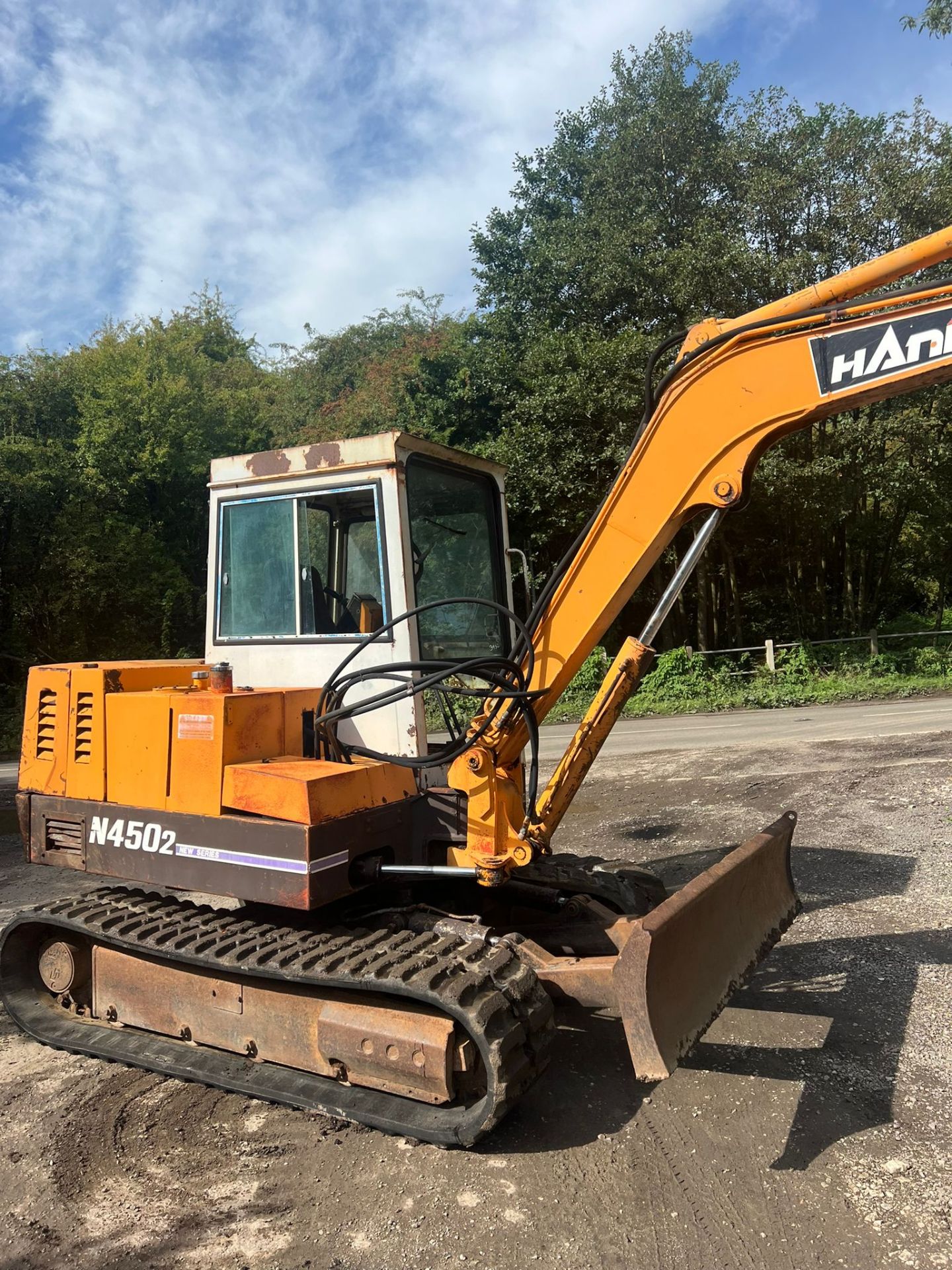 HANIX N450-2 tracked excavator 4.5 TON - RUNS DRIVES AND DIGS *PLUS VAT* - Image 3 of 8