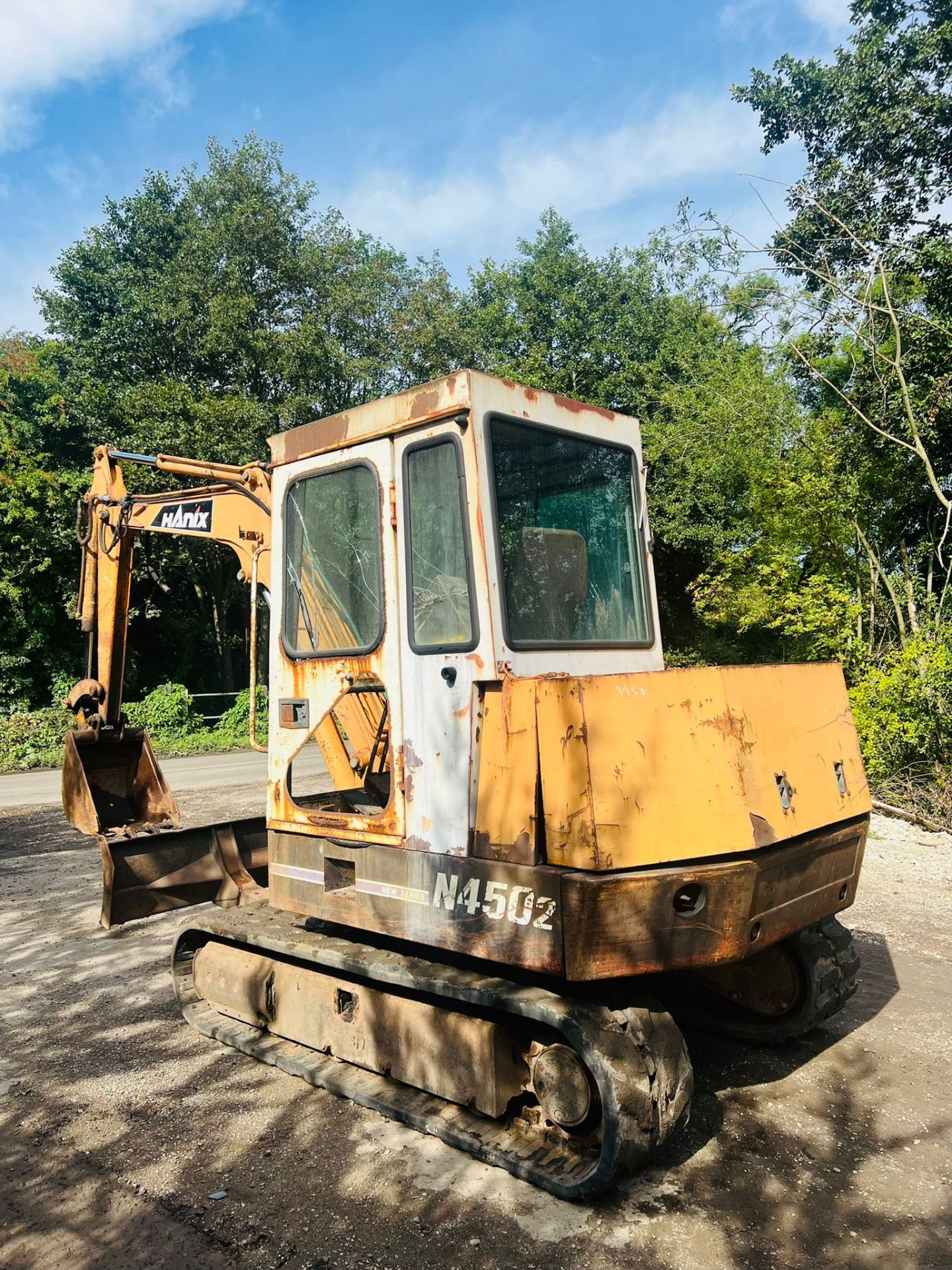 HANIX N450-2 tracked excavator 4.5 TON - RUNS DRIVES AND DIGS *PLUS VAT* - Image 4 of 8
