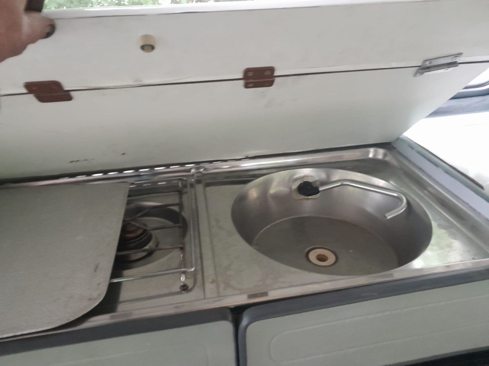 VOLKSWAGEN T25 CARAVELLE 78PS WHITE CAMPER VAN - FRESH WATER TANKS *NO VAT* - Image 13 of 17