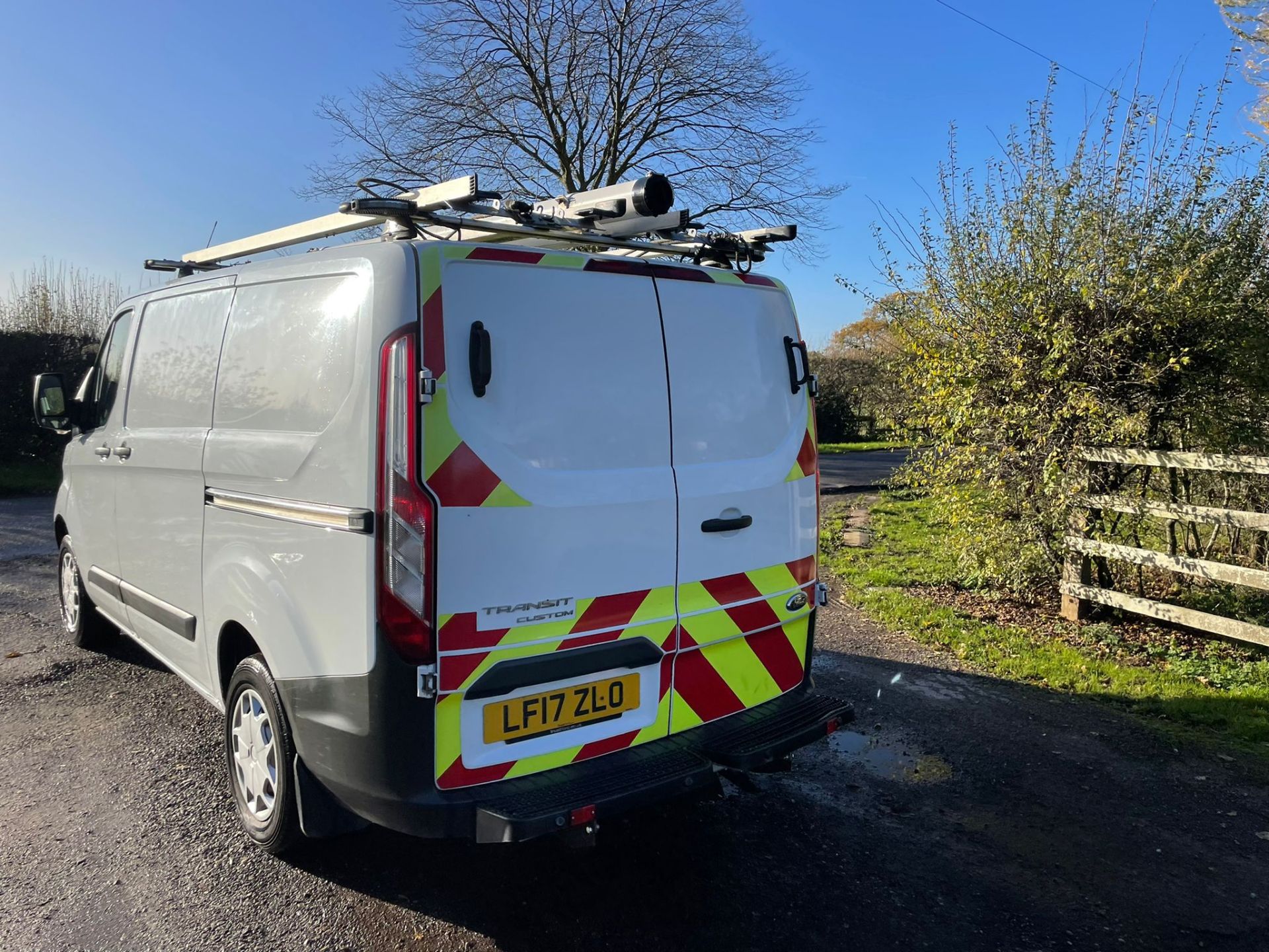 2017 FORD TRANSIT CUSTOM 310 WHITE PANEL VAN *PLUS VAT* - Image 6 of 15