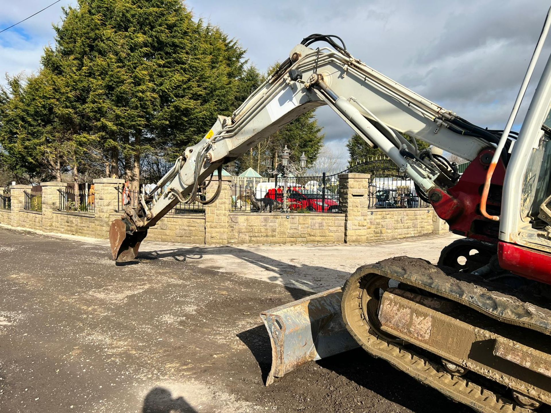2015 TAKEUCHI TB290 8.5 TON EXCAVATOR, RUNS DRIVES AND DIGS, SHOWING A LOW 6010 HOURS *PLUS VAT* - Image 5 of 23