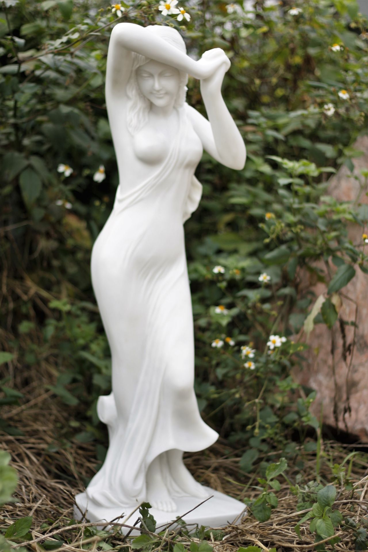 Superb Dinova Vergogna Phryne statue *PLUS VAT*