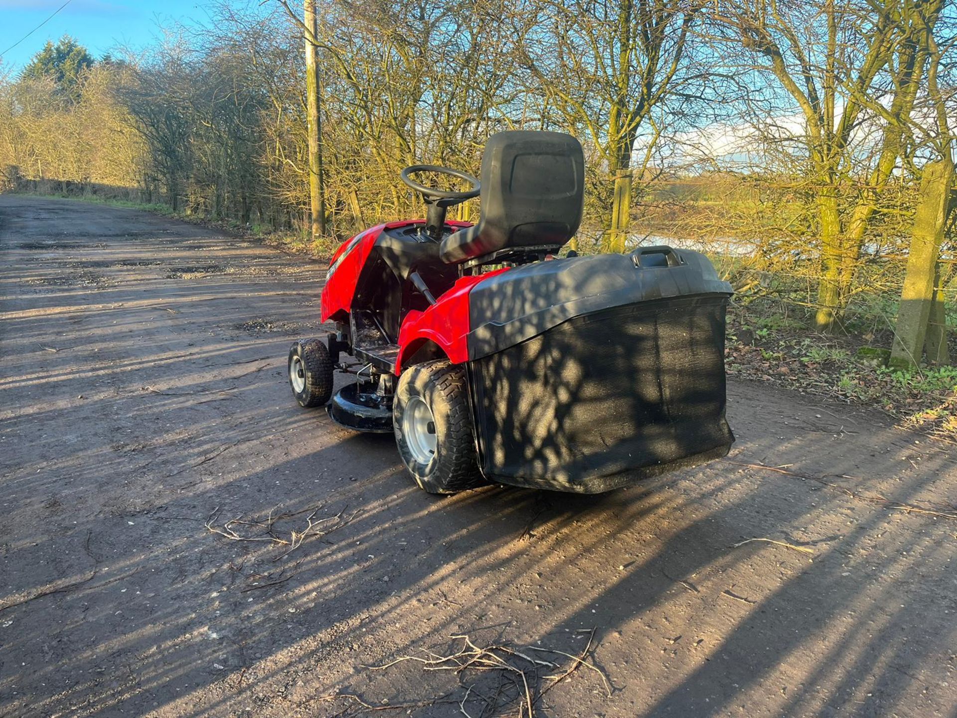 MOUNTFIELD 1435M RIDE ON LAWN MOWER *PLUS VAT* - Image 5 of 8