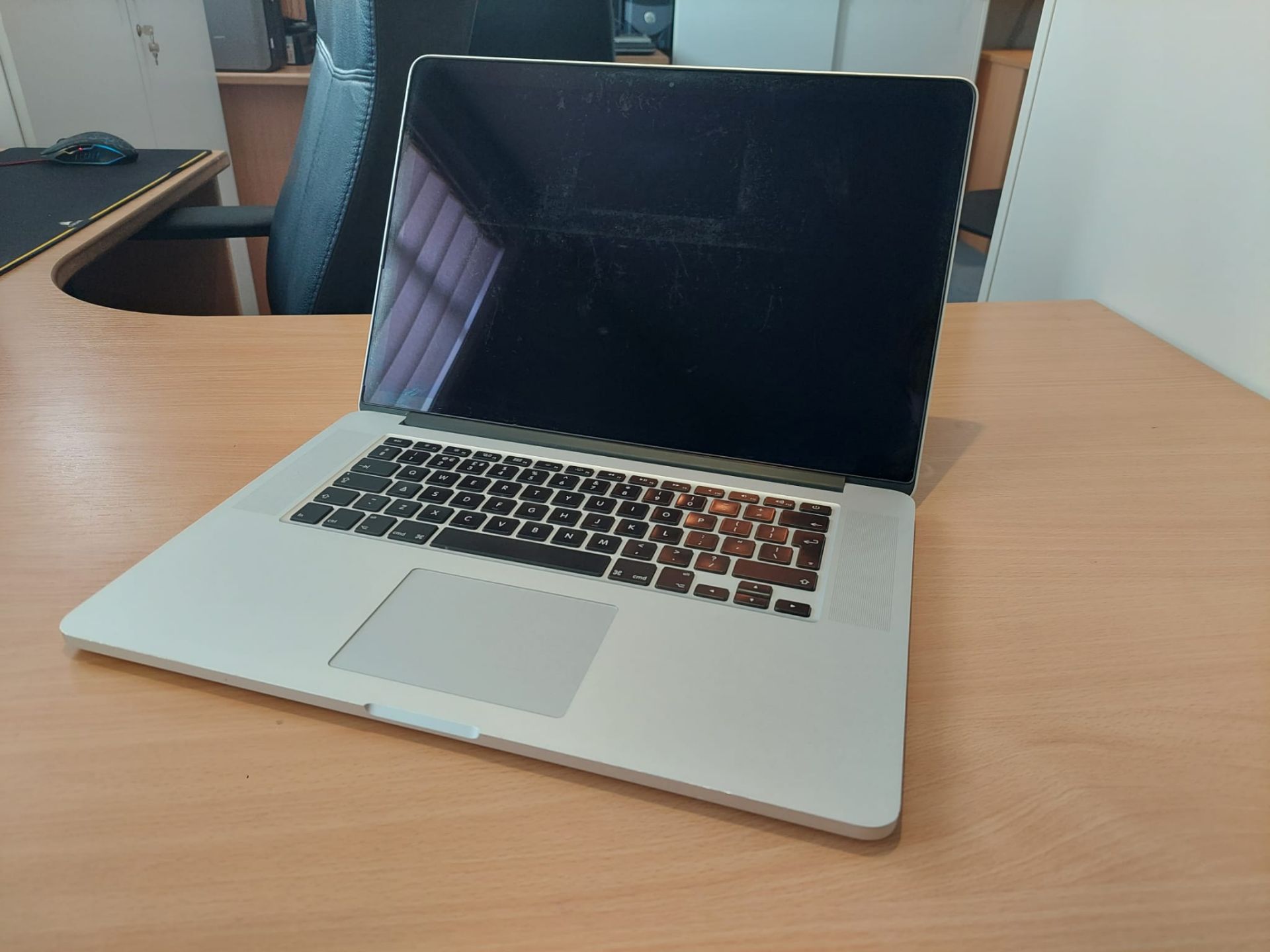 Apple 2015 Macbook Pro Retina w/ 15 Inch Display and Intel i7 CPU *NO VAT*