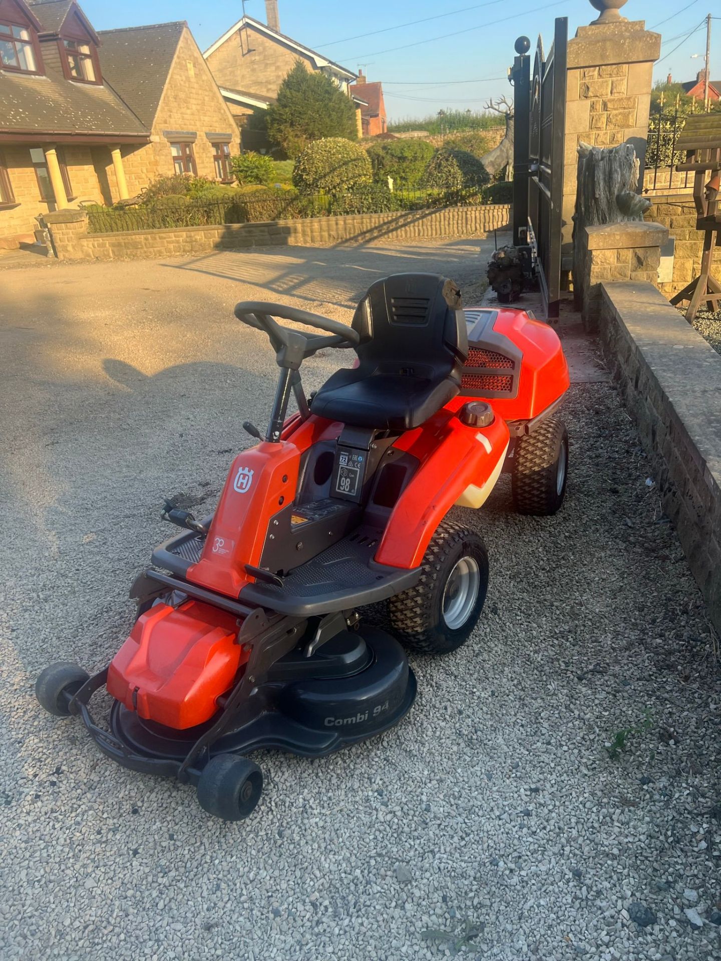 2017 HUSQARNA R214TC RIDE ON LAWN MOWER PLUS VAT - Image 4 of 11