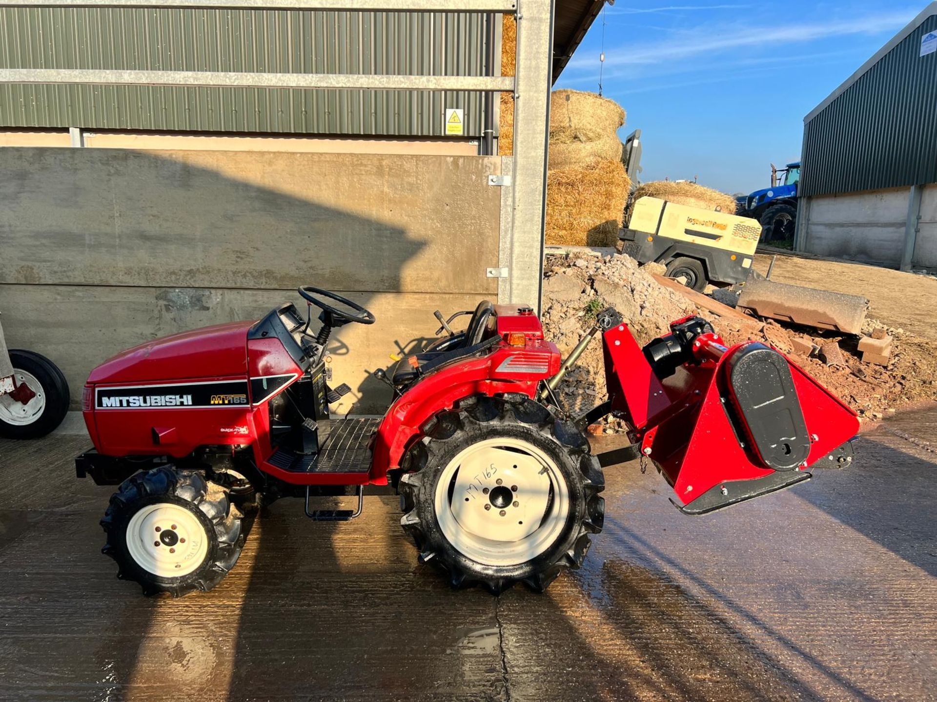 Mitsubishi MT165 4WD Compact Tractor With 2021 Winton 1.25 Metre Flail Mower *PLUS VAT* - Image 3 of 15