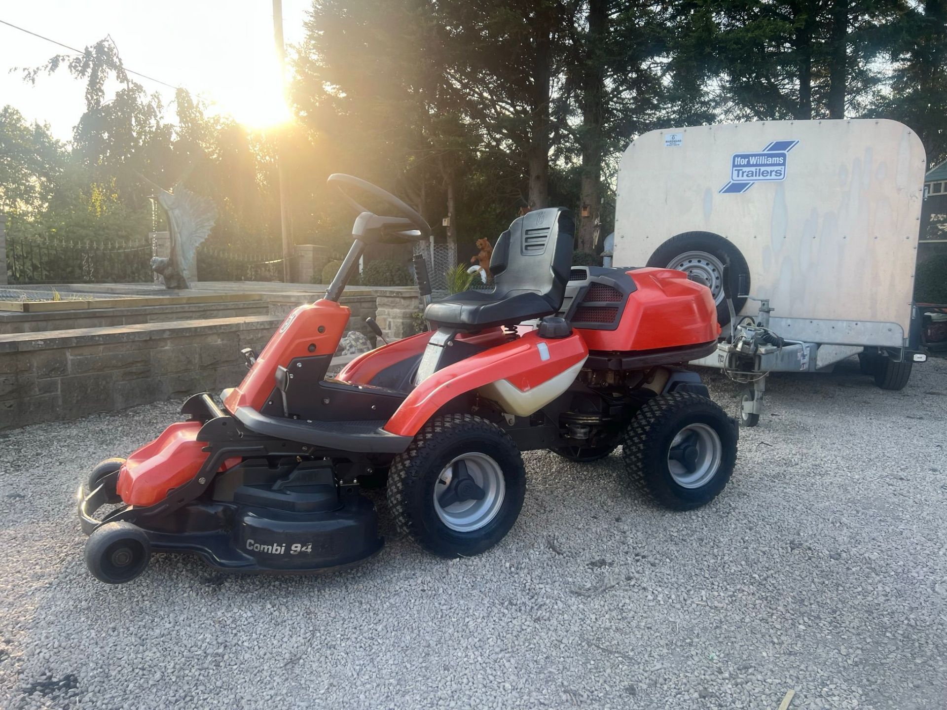 2017 HUSQARNA R214TC RIDE ON LAWN MOWER PLUS VAT