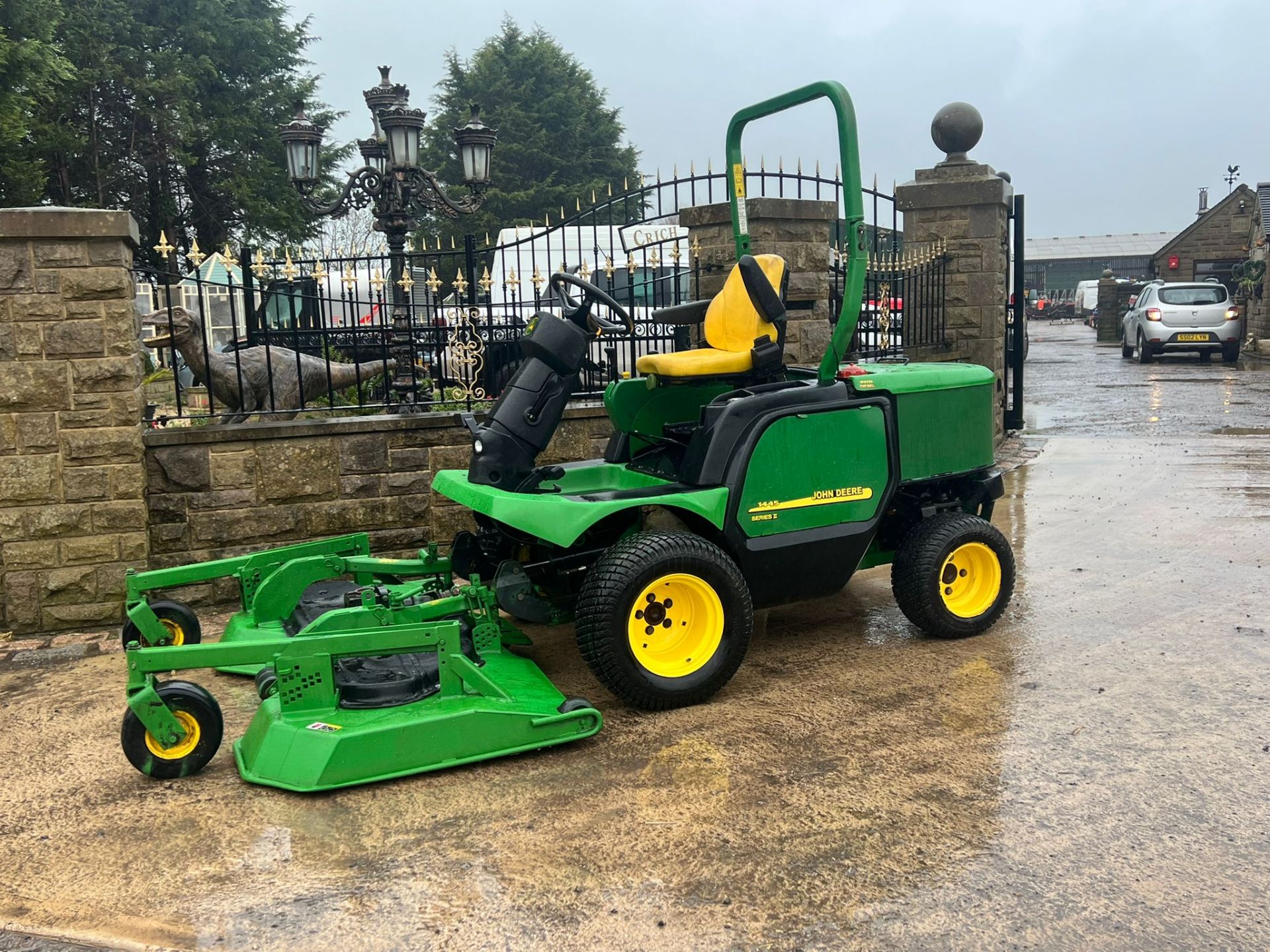 John Deere 1445 ride on lawn mower - OUT FRONT DECK *PLUS VAT* - Image 4 of 9