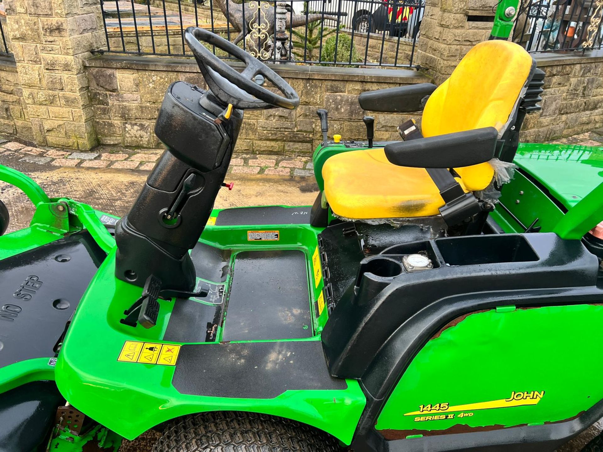 59 Reg. John Deere 1445 4WD Outfront Ride On Mower *PLUS VAT* - Image 14 of 18