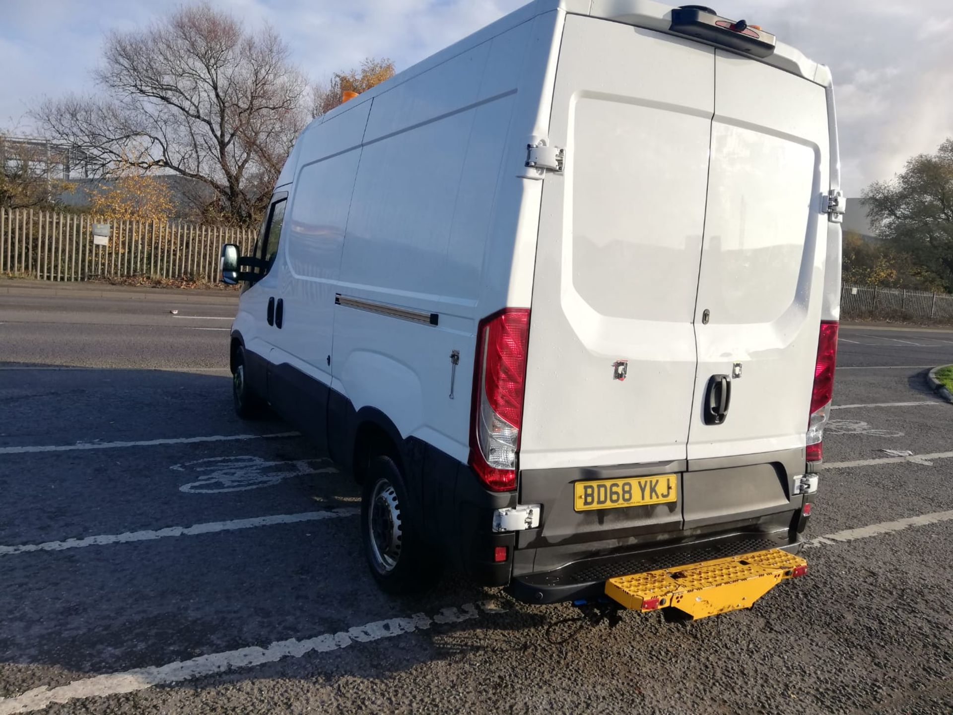 2018/68 REG IVECO DAILY 35S12V 2.3 DIESEL COMPRESSOR WORKSHOP VAN, SHOWING 0 FORMER KEEPERS - Image 5 of 12