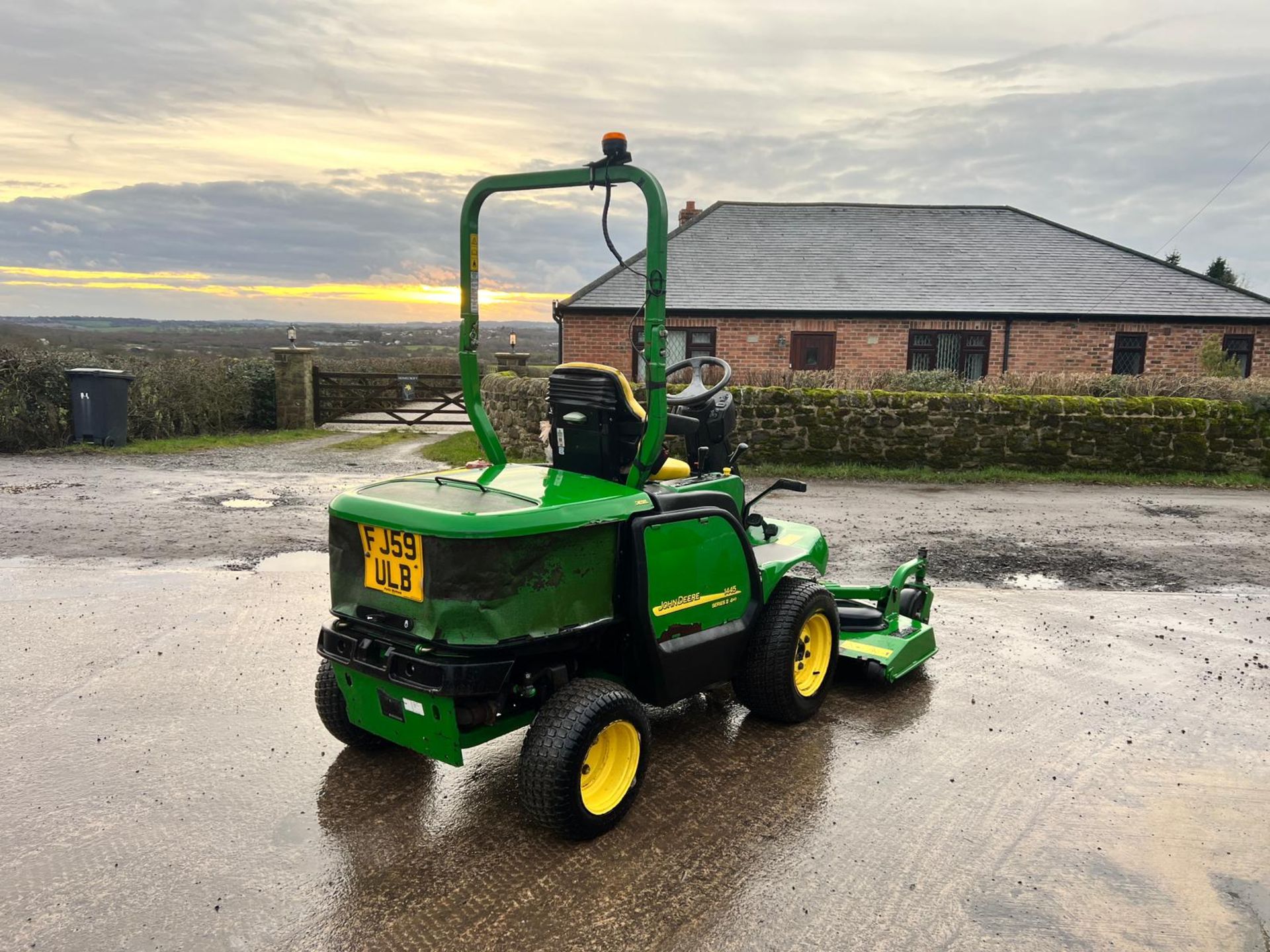 59 Reg. John Deere 1445 4WD Outfront Ride On Mower *PLUS VAT* - Image 2 of 18