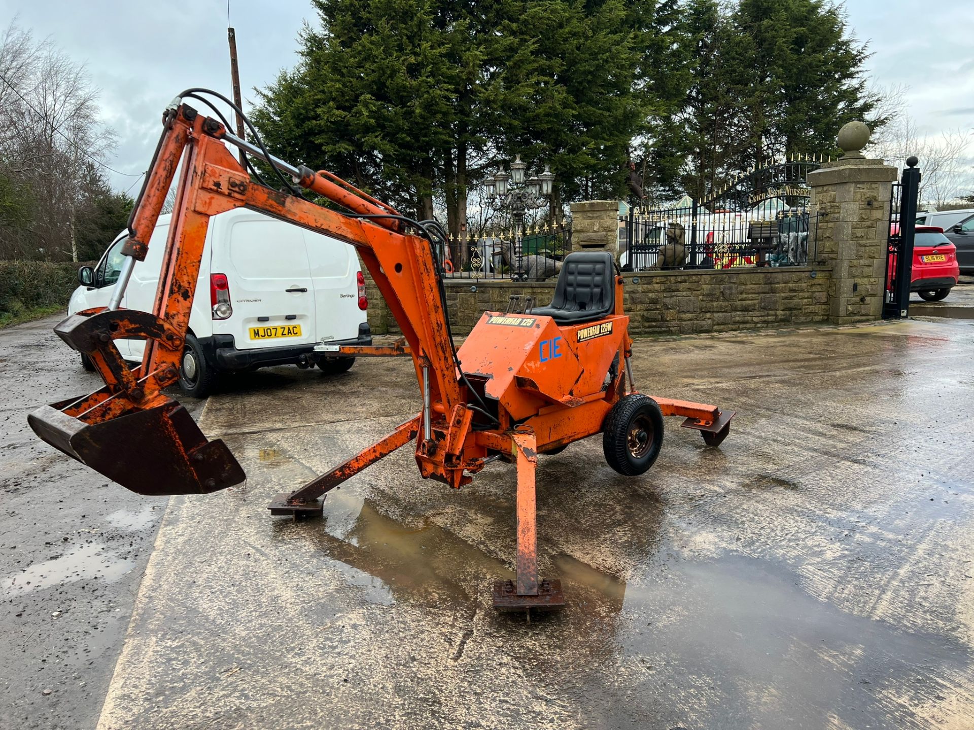 POWERFAB 125 MINI DIGGER WITH TRAILER *PLUS VAT* - Image 10 of 12