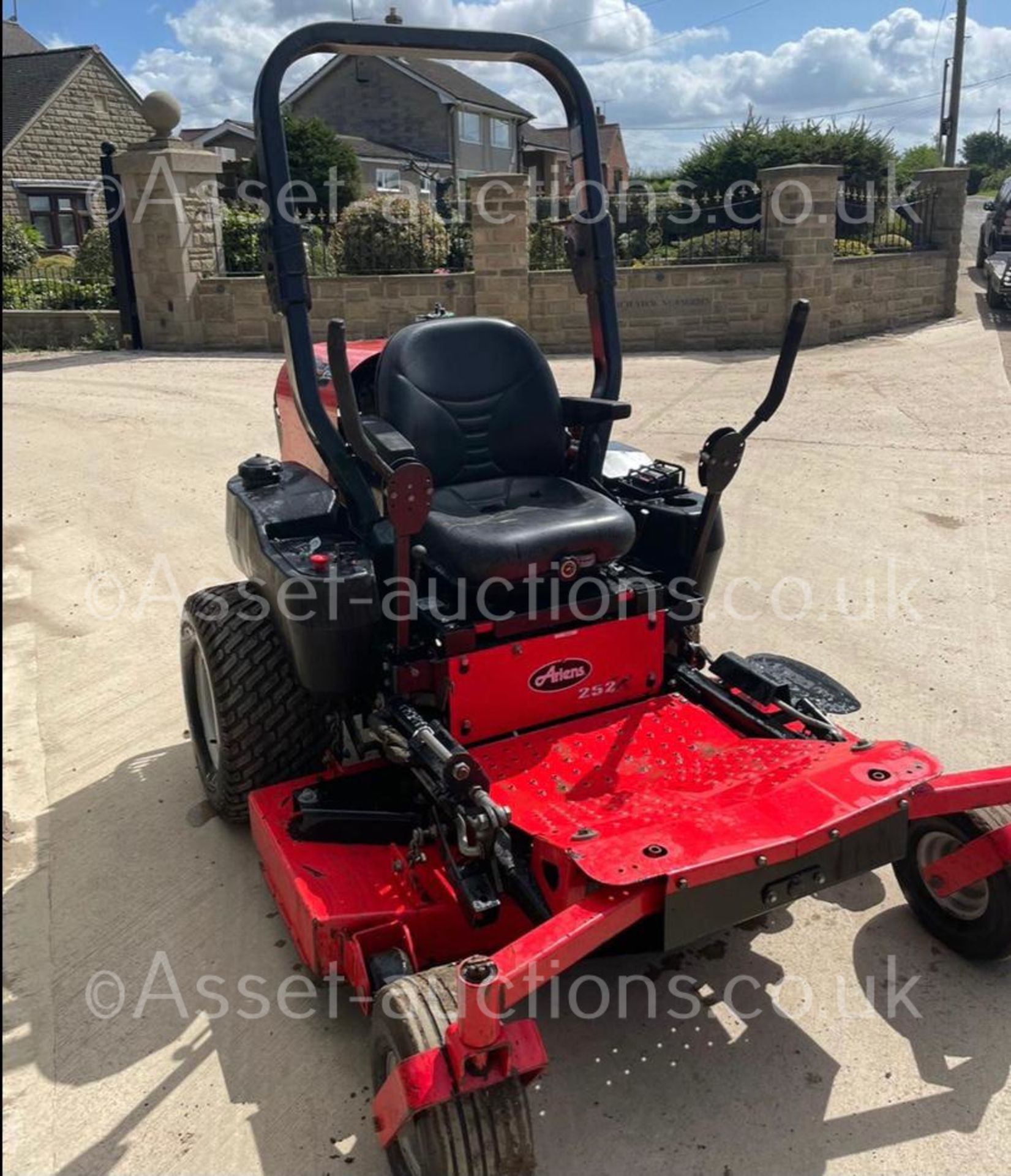 ARIENS 252 DIESEL ZERO TURN MOWER, RUNS DRIVES AND CUTS, GOOD SOLID TRIPLE BLADE DECK, ROLL BAR - Image 5 of 6