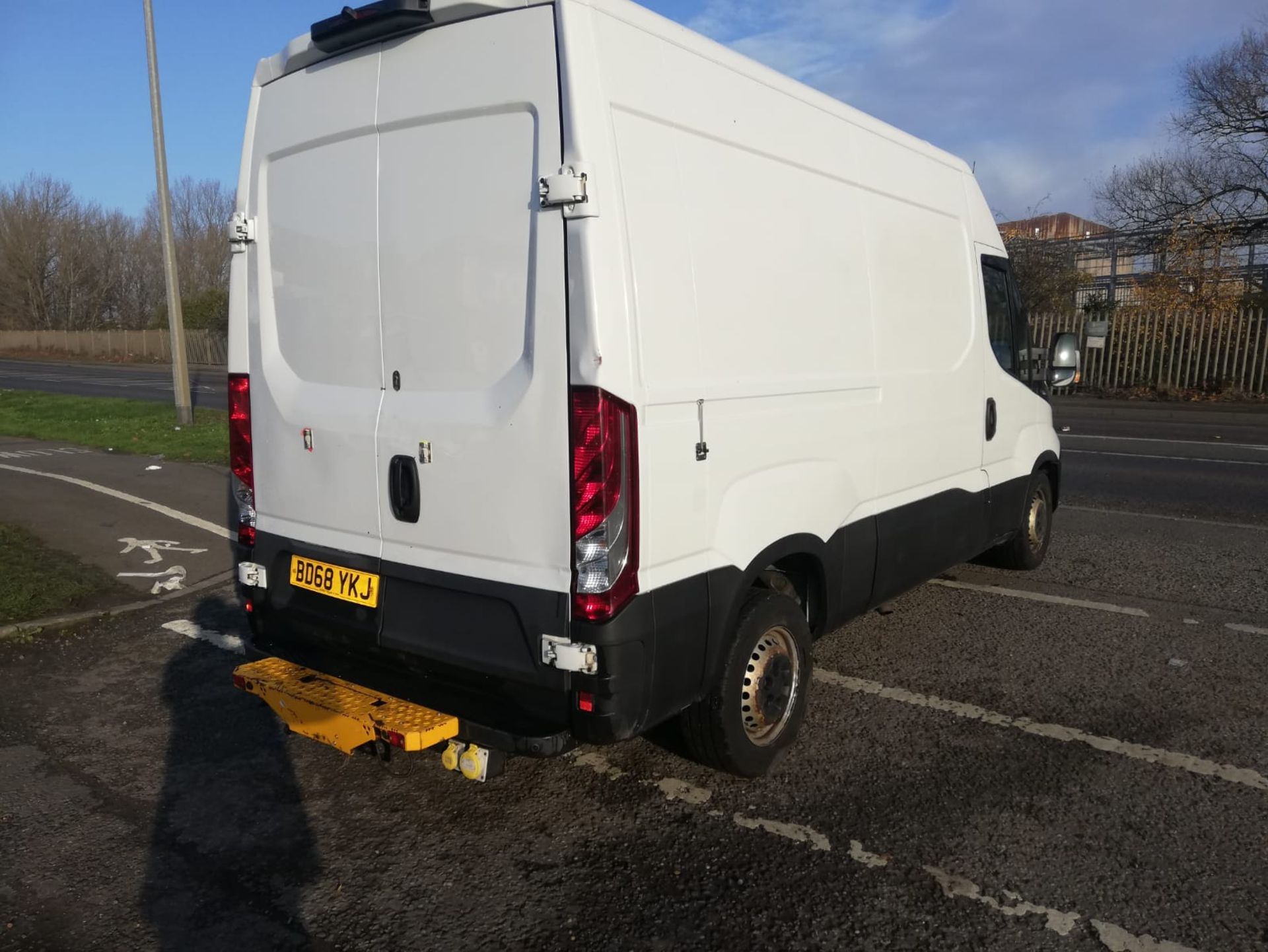 2018/68 REG IVECO DAILY 35S12V 2.3 DIESEL COMPRESSOR WORKSHOP VAN, SHOWING 0 FORMER KEEPERS - Image 7 of 12