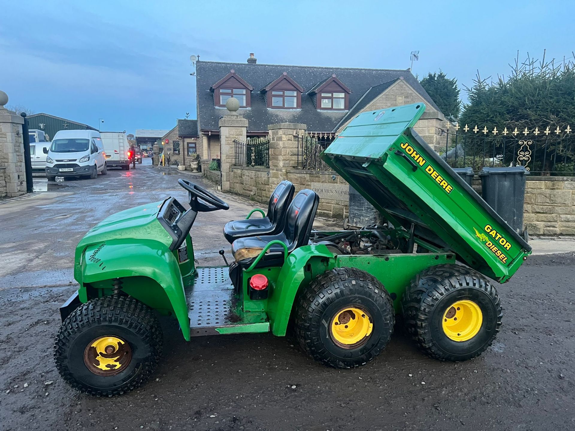 JOHN DEERE 6x4 GATOR - YANMAR DIESEL ENGINE *PLUS VAT* - Image 4 of 6