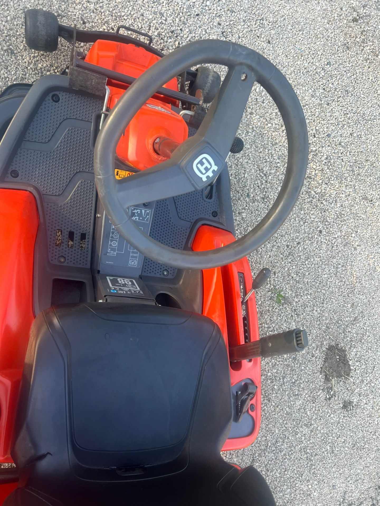 2017 HUSQARNA R214TC RIDE ON LAWN MOWER *PLUS VAT* - Image 8 of 9