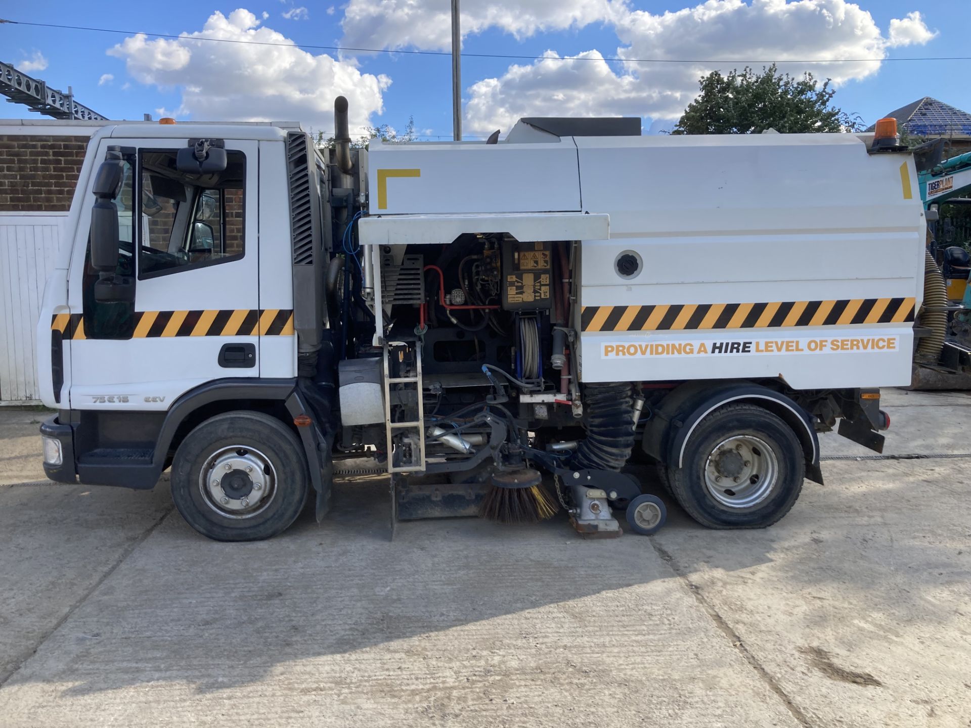 2012 IVECO EUROCARGO 75E16S ROAD JOHNSTON SWEEPER *PLUS VAT* - Image 5 of 38