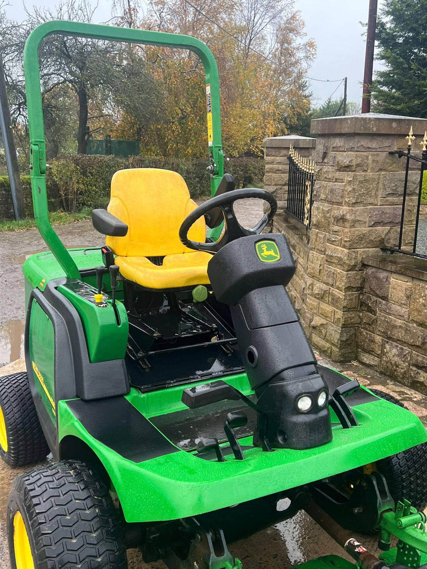 John Deere 1445 ride on lawn mower - OUT FRONT DECK *PLUS VAT* - Image 2 of 9