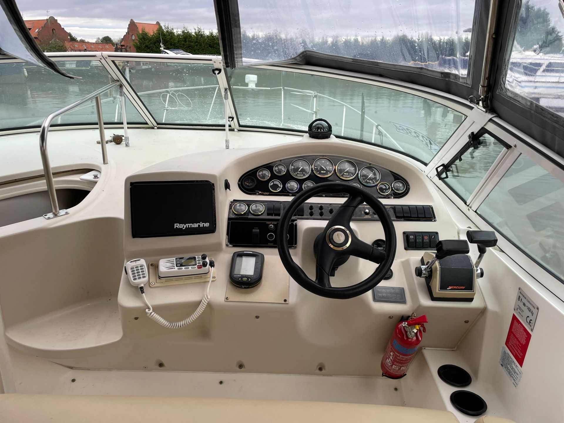 2000 CRUISER YACHTS EXPRESS 3075 *NO VAT* - Image 21 of 35