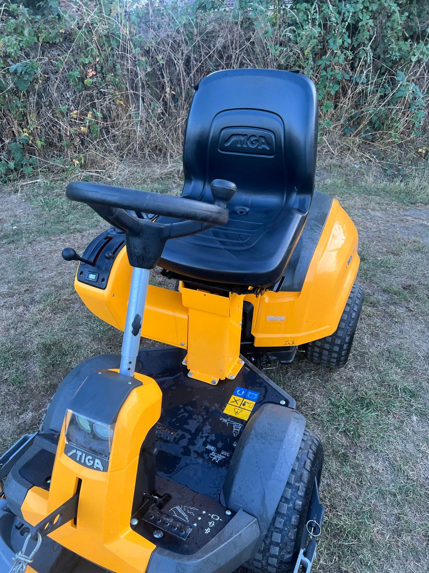 STIGA PARK 720PW RIDE ON LAWN MOWER PLUS VAT - Image 8 of 11