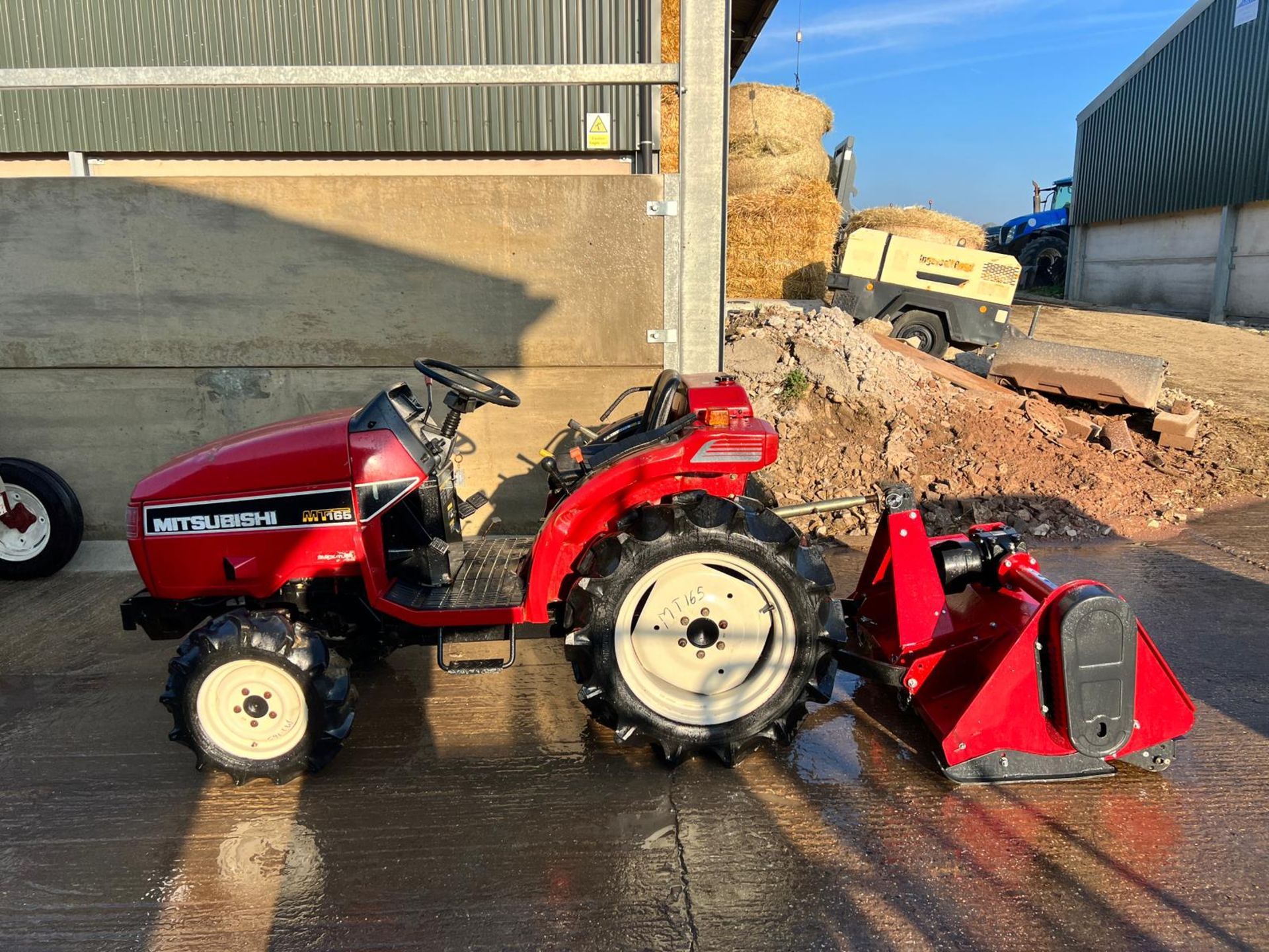 Mitsubishi MT165 4WD Compact Tractor With 2021 Winton 1.25 Metre Flail Mower *PLUS VAT* - Image 5 of 15