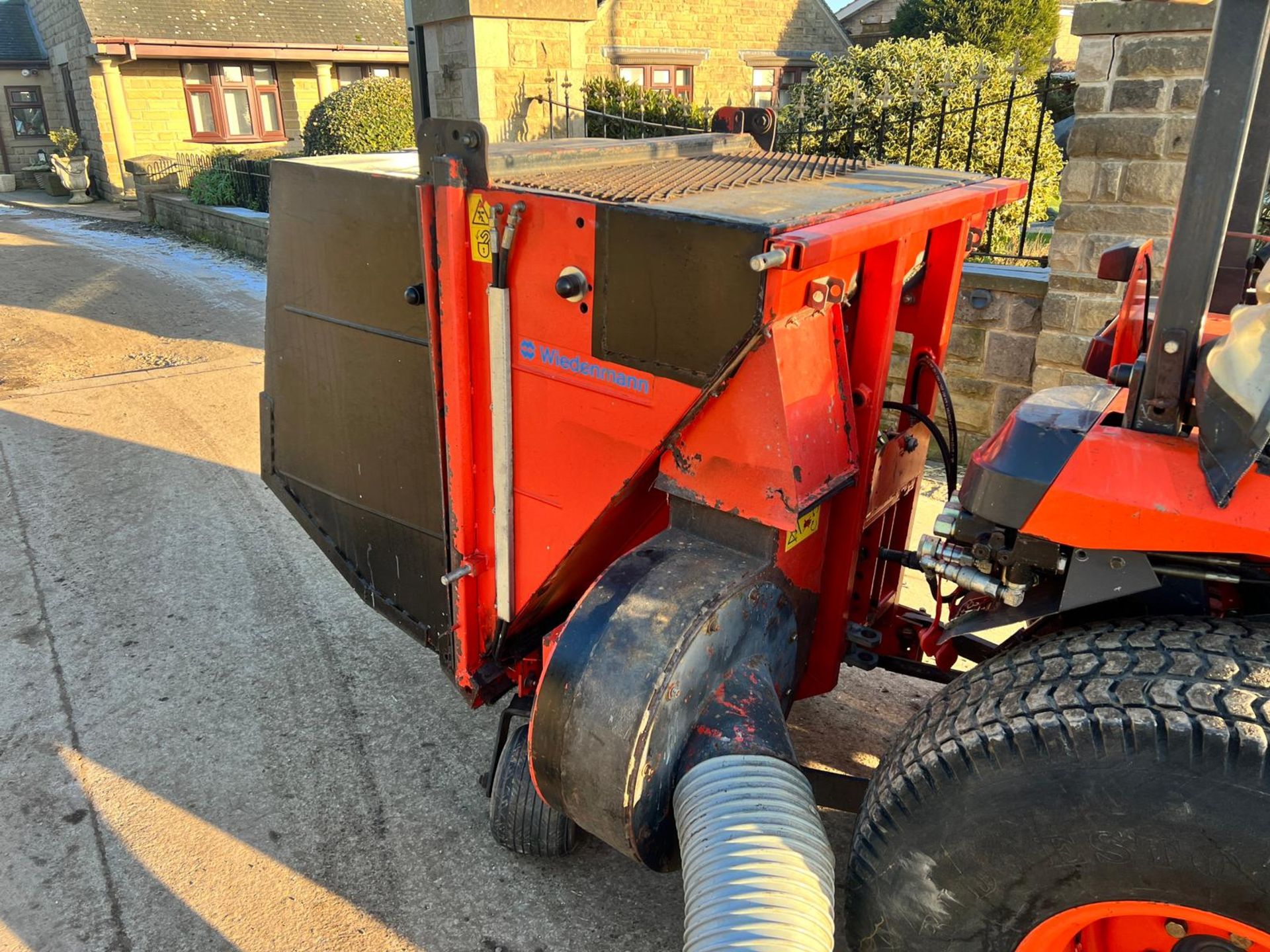 Kubota STA-35 35HP 4WD Compact Tractor With Underslung Deck And Rear Collector *PLUS VAT* - Image 23 of 25